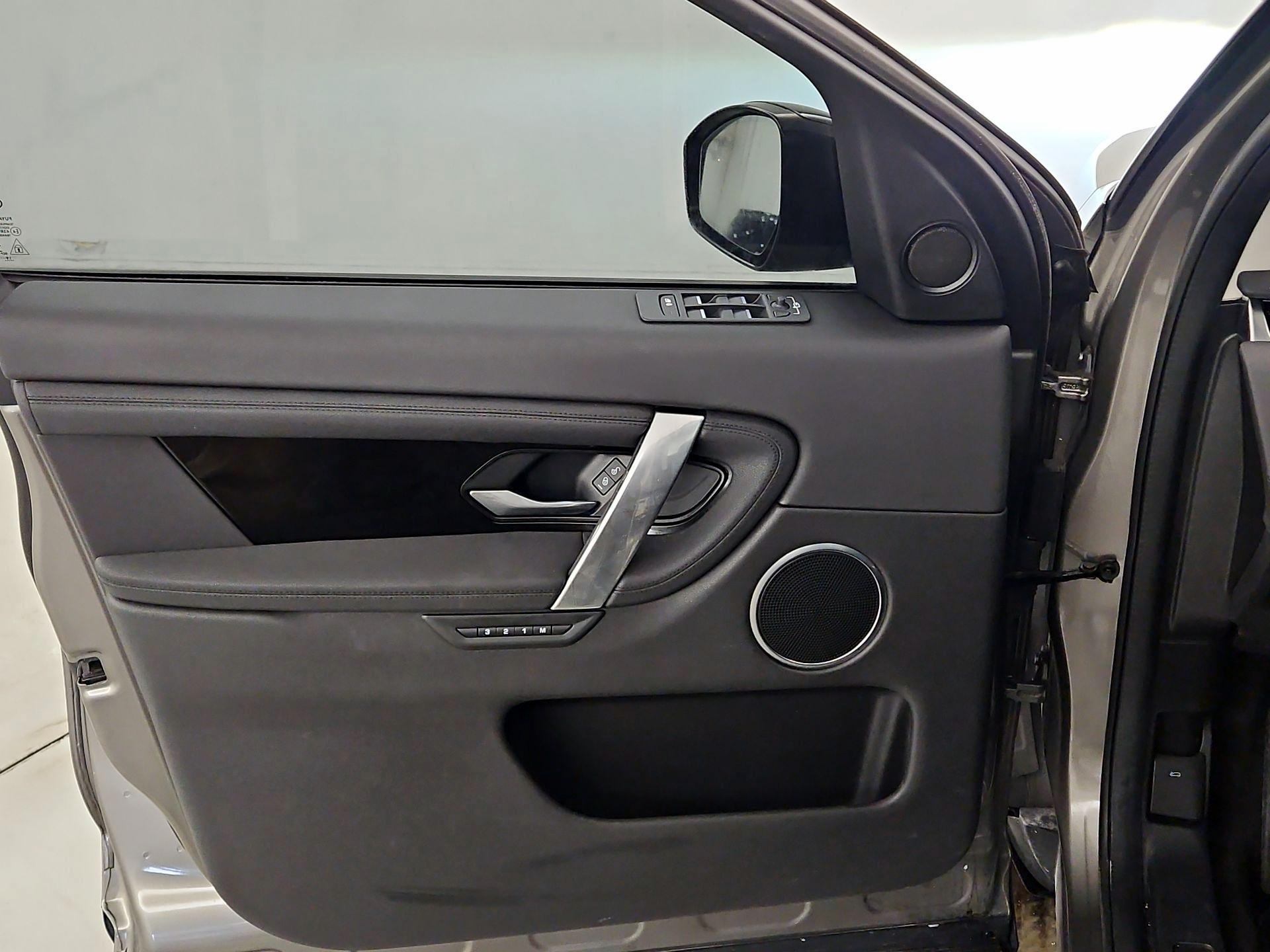 Thumbnail: 2020 Land Rover Discovery Sport - 12