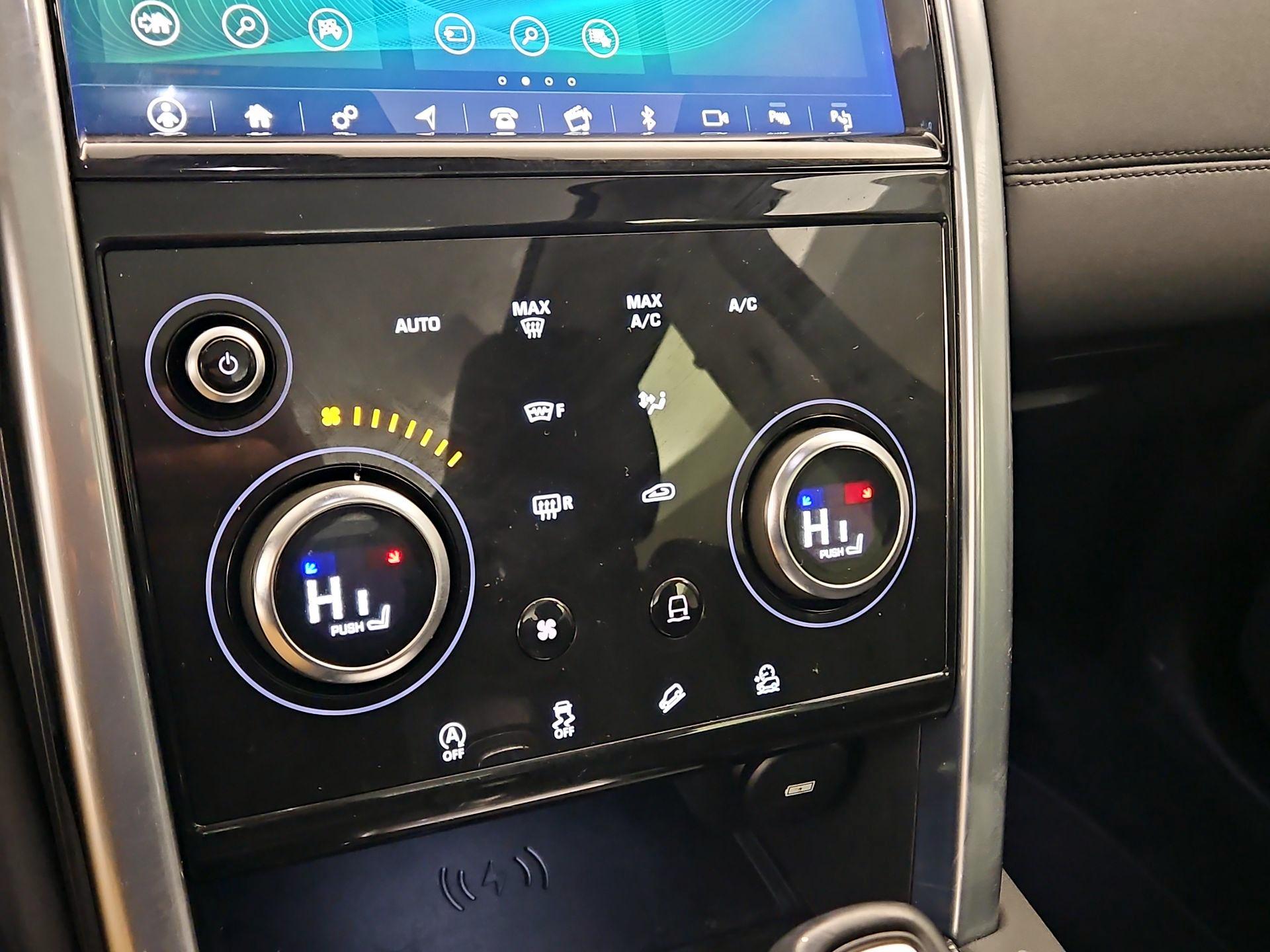 Thumbnail: 2020 Land Rover Discovery Sport - 17