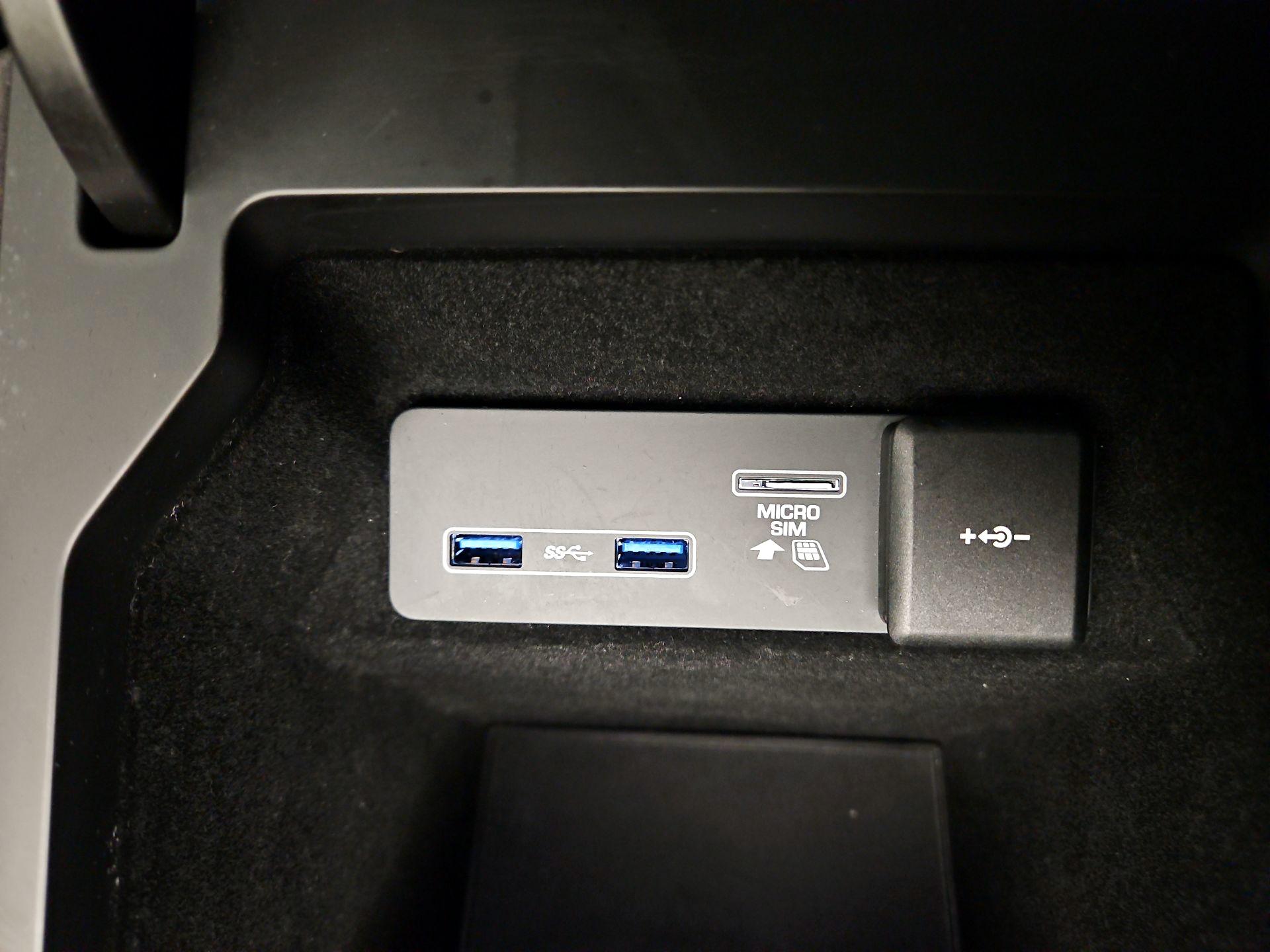 Thumbnail: 2020 Land Rover Discovery Sport - 19