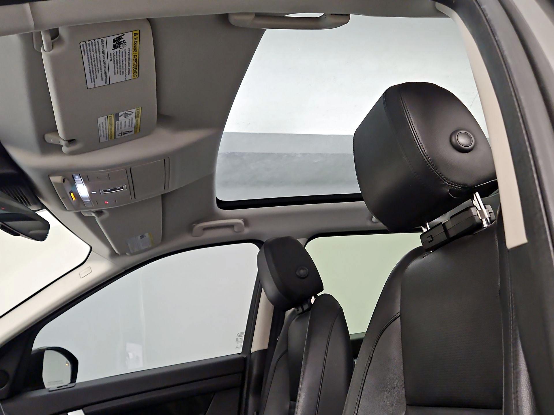 Thumbnail: 2020 Land Rover Discovery Sport - 20