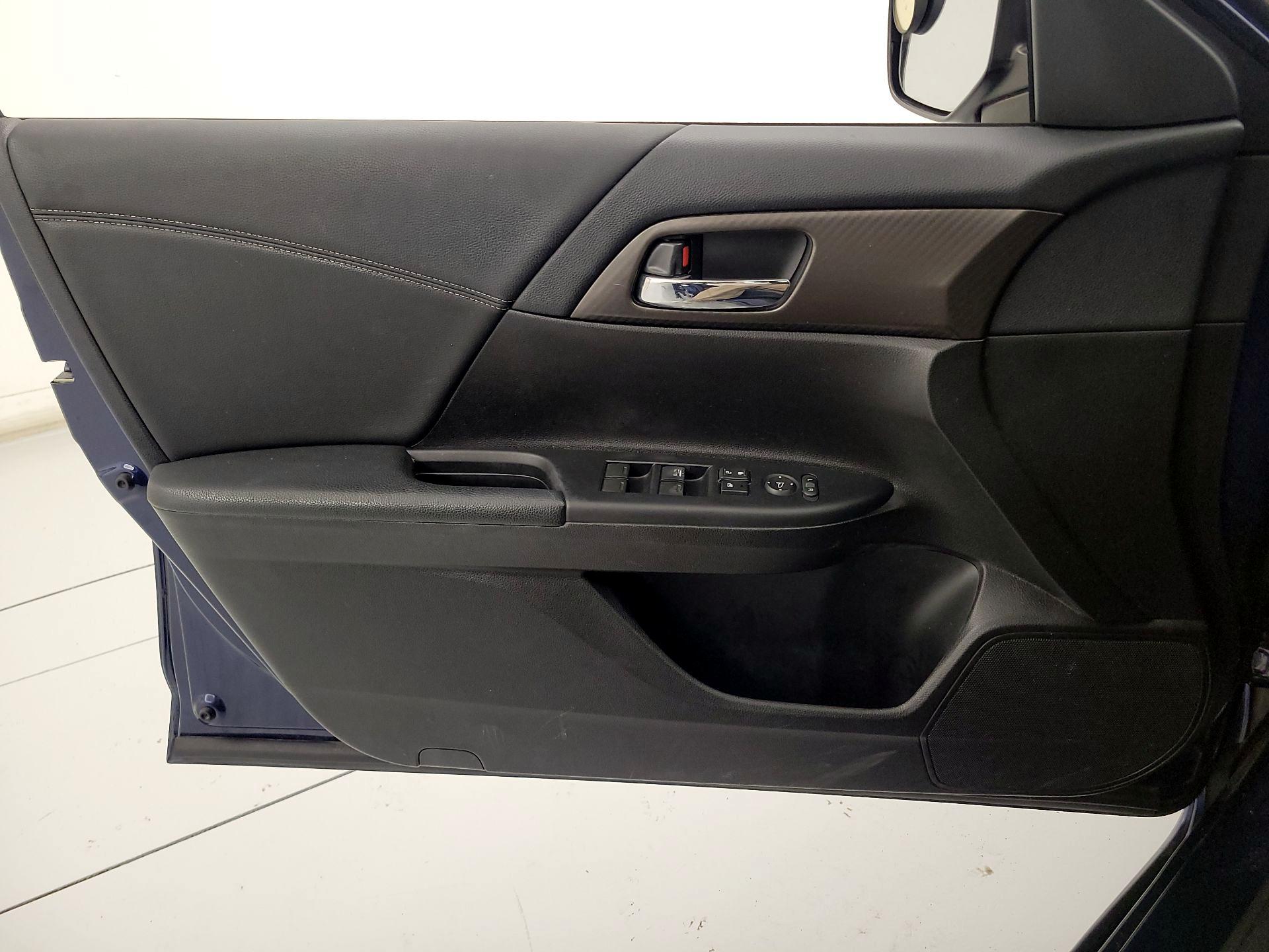 Thumbnail: 2017 Honda Accord - 12