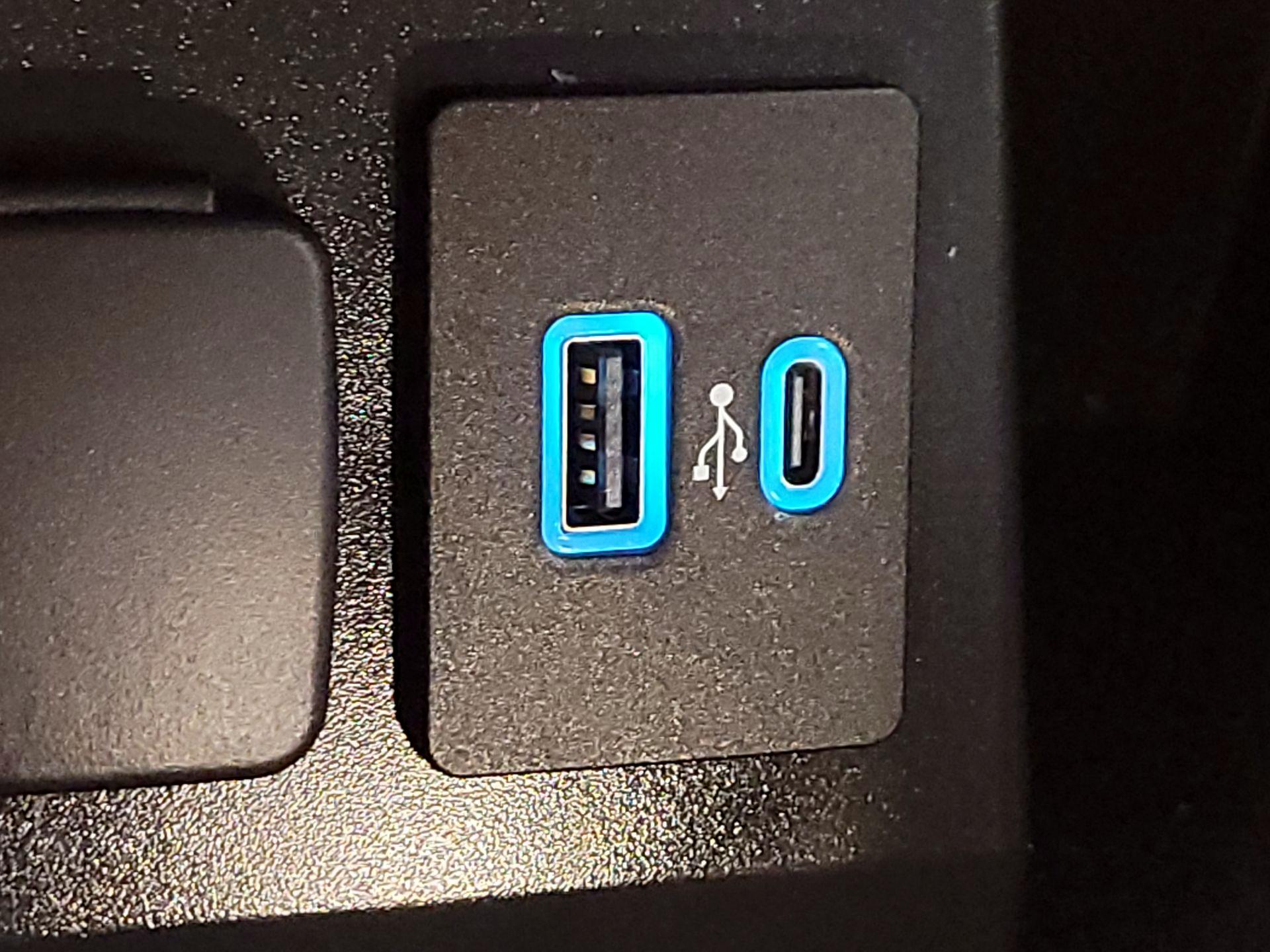 Thumbnail: 2022 Ford Explorer - 18