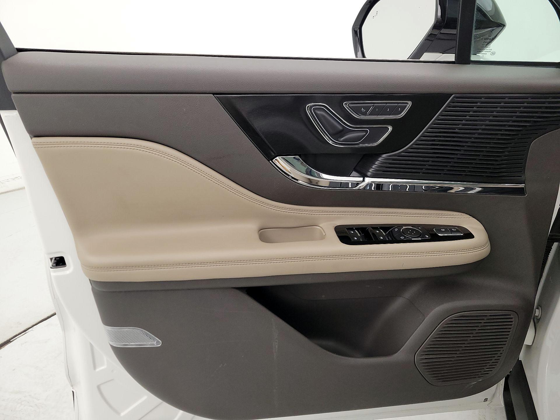 Thumbnail: 2022 Lincoln Corsair - 12