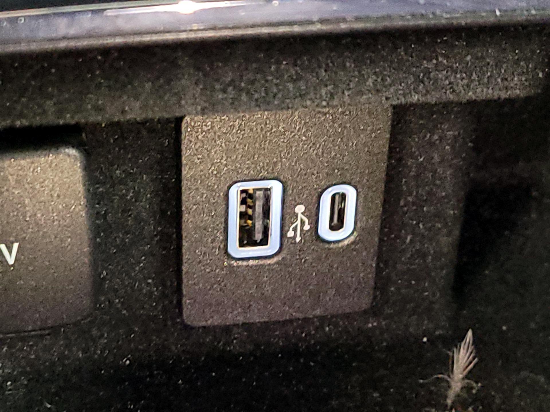 Thumbnail: 2022 Lincoln Corsair - 19