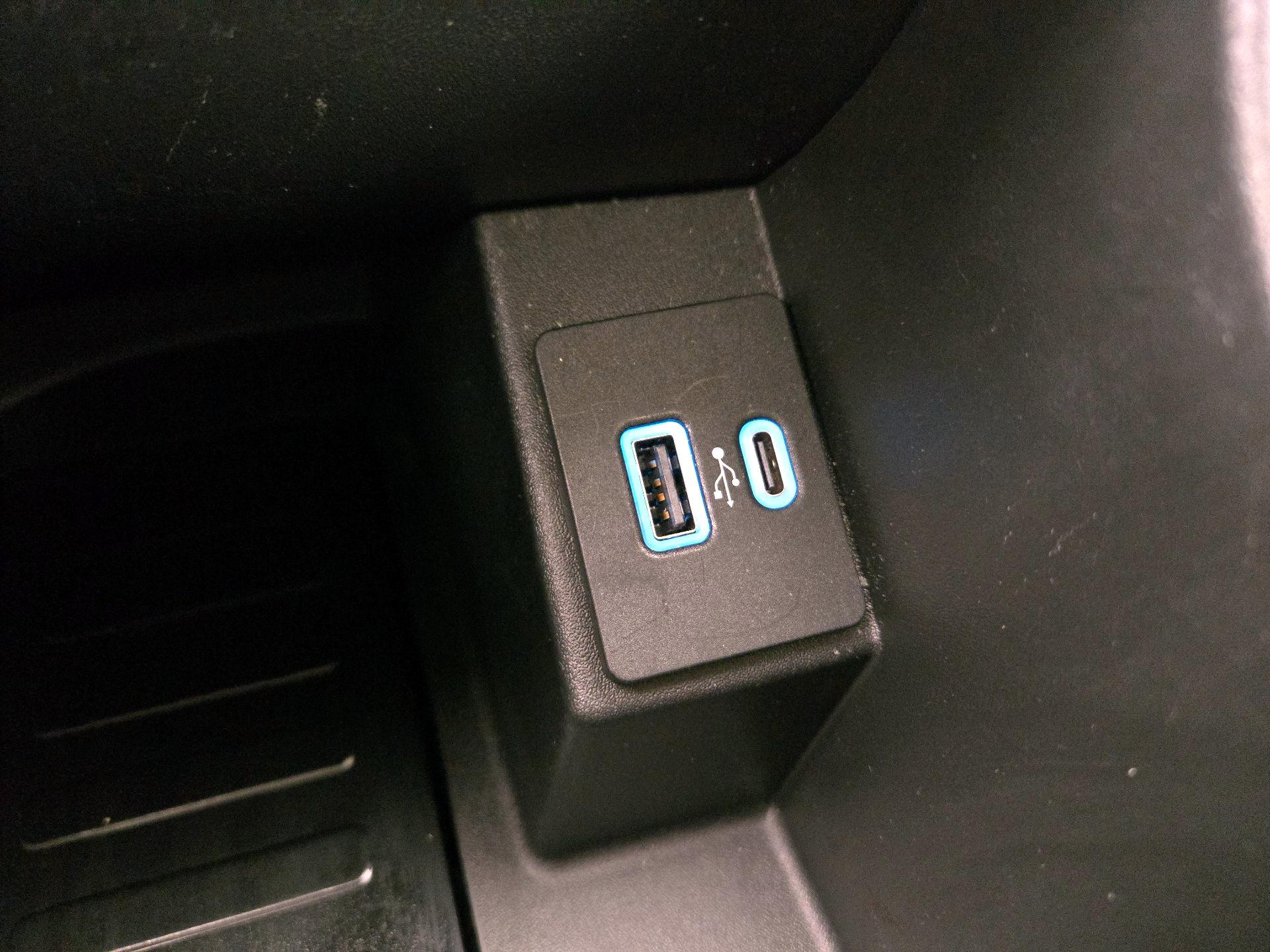 Thumbnail: 2022 Ford Edge - 19