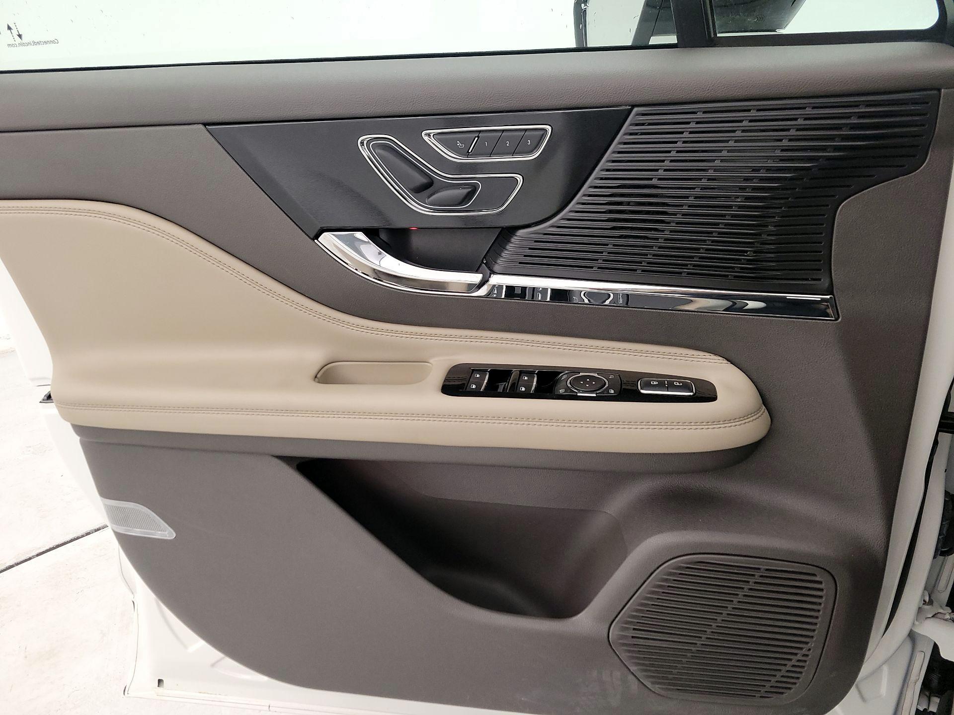 Thumbnail: 2022 Lincoln Corsair - 12