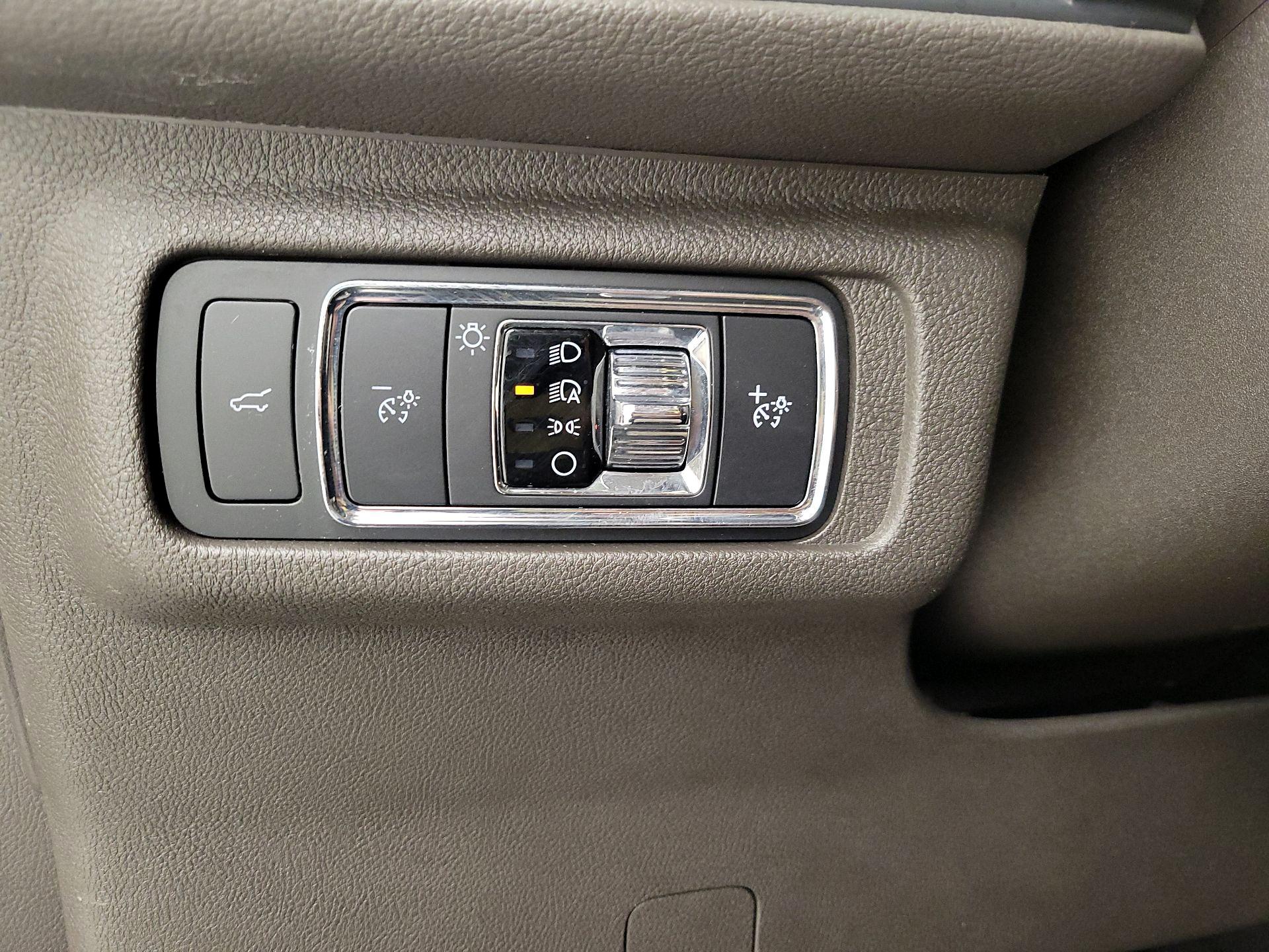 Thumbnail: 2022 Lincoln Corsair - 13