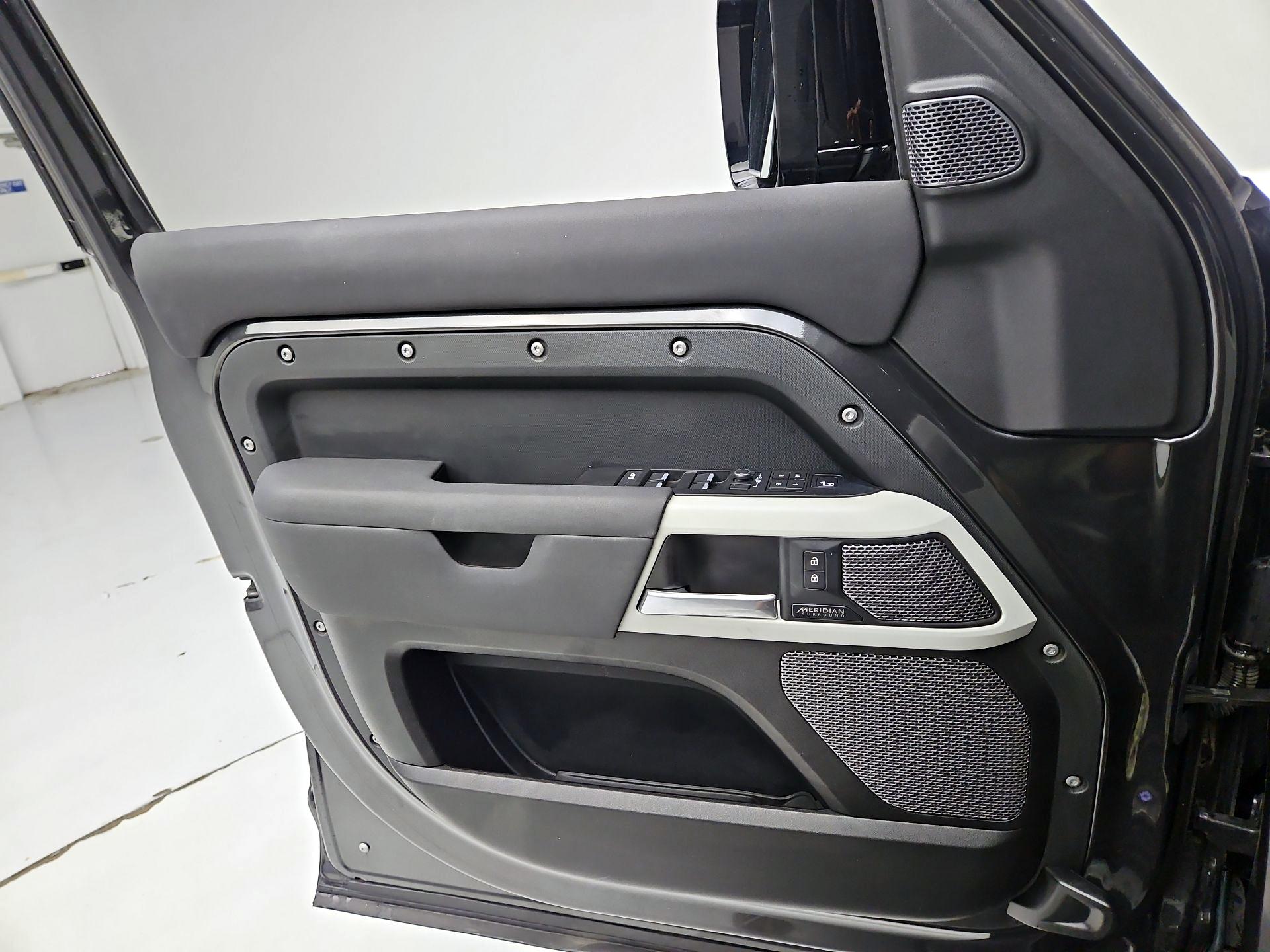 Thumbnail: 2022 Land Rover Defender - 12