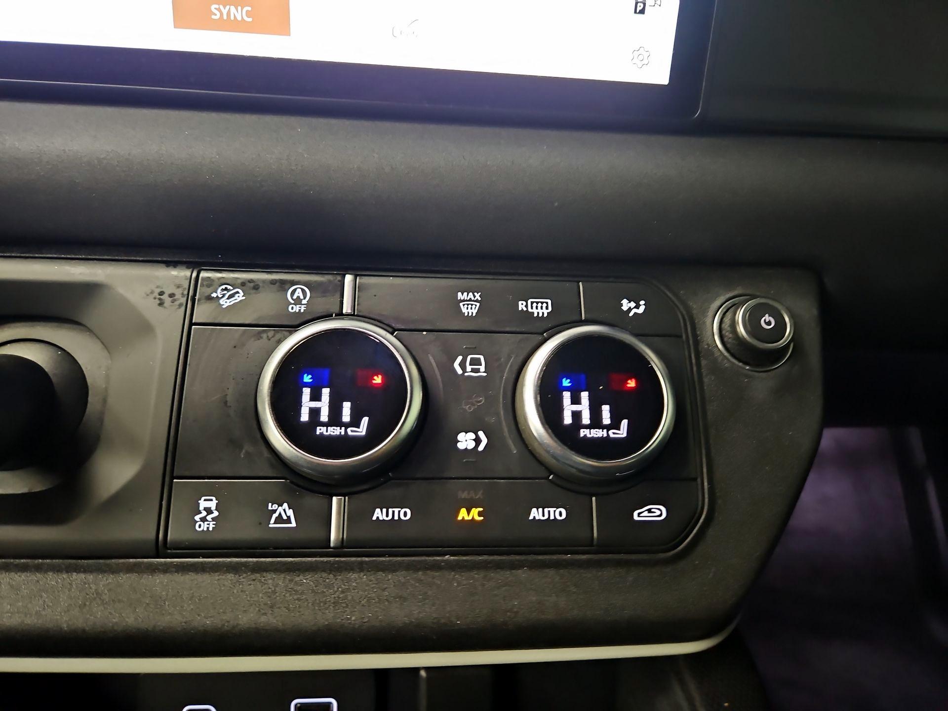 Thumbnail: 2022 Land Rover Defender - 16