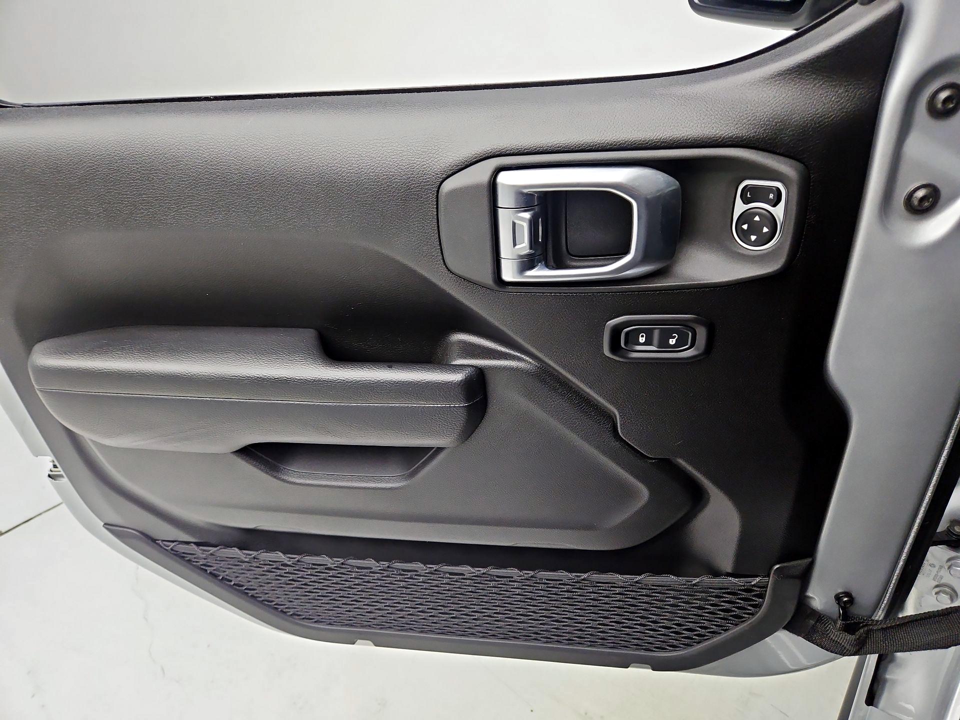 Thumbnail: 2023 Jeep Gladiator - 12