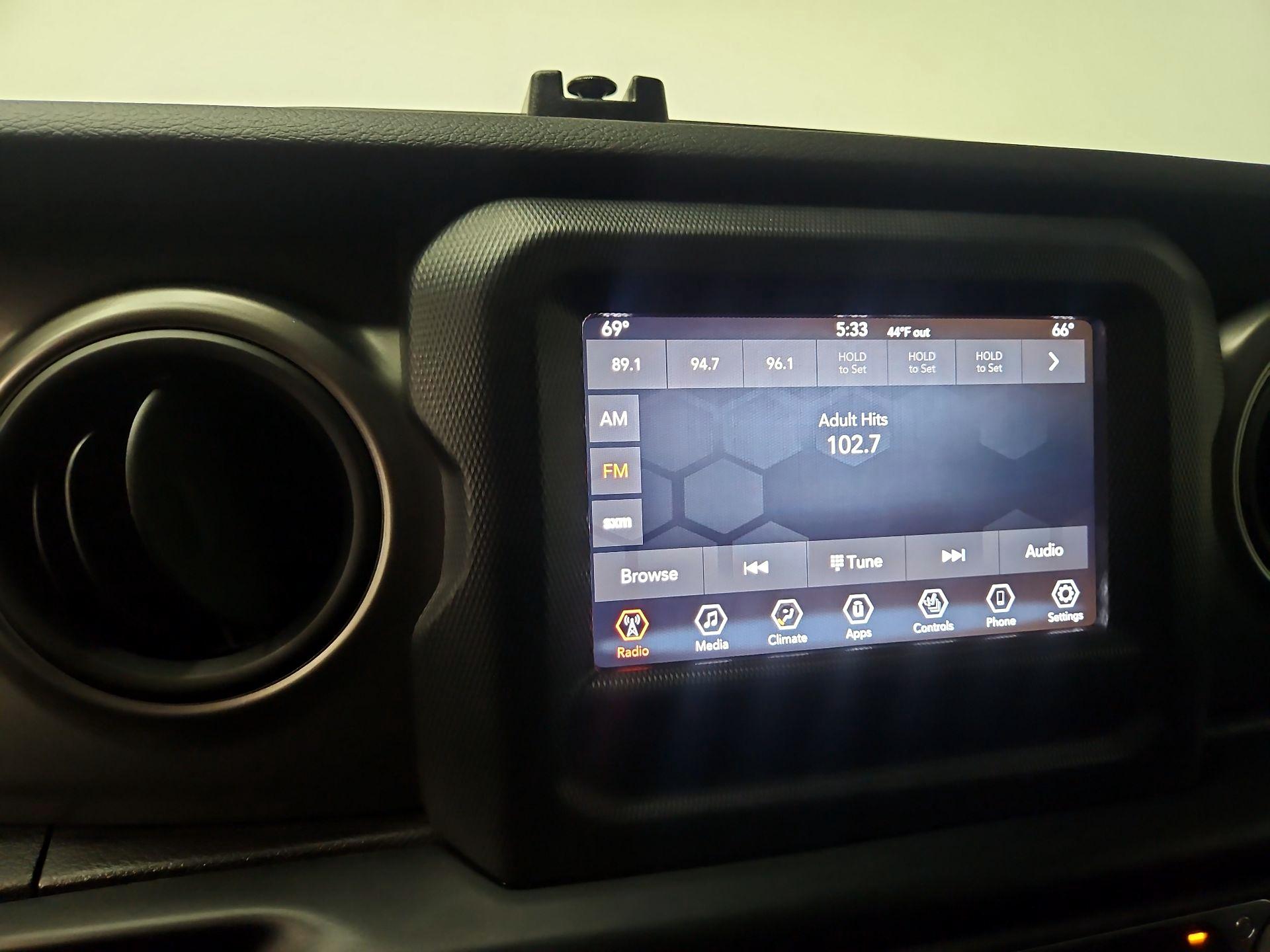 Thumbnail: 2023 Jeep Gladiator - 15