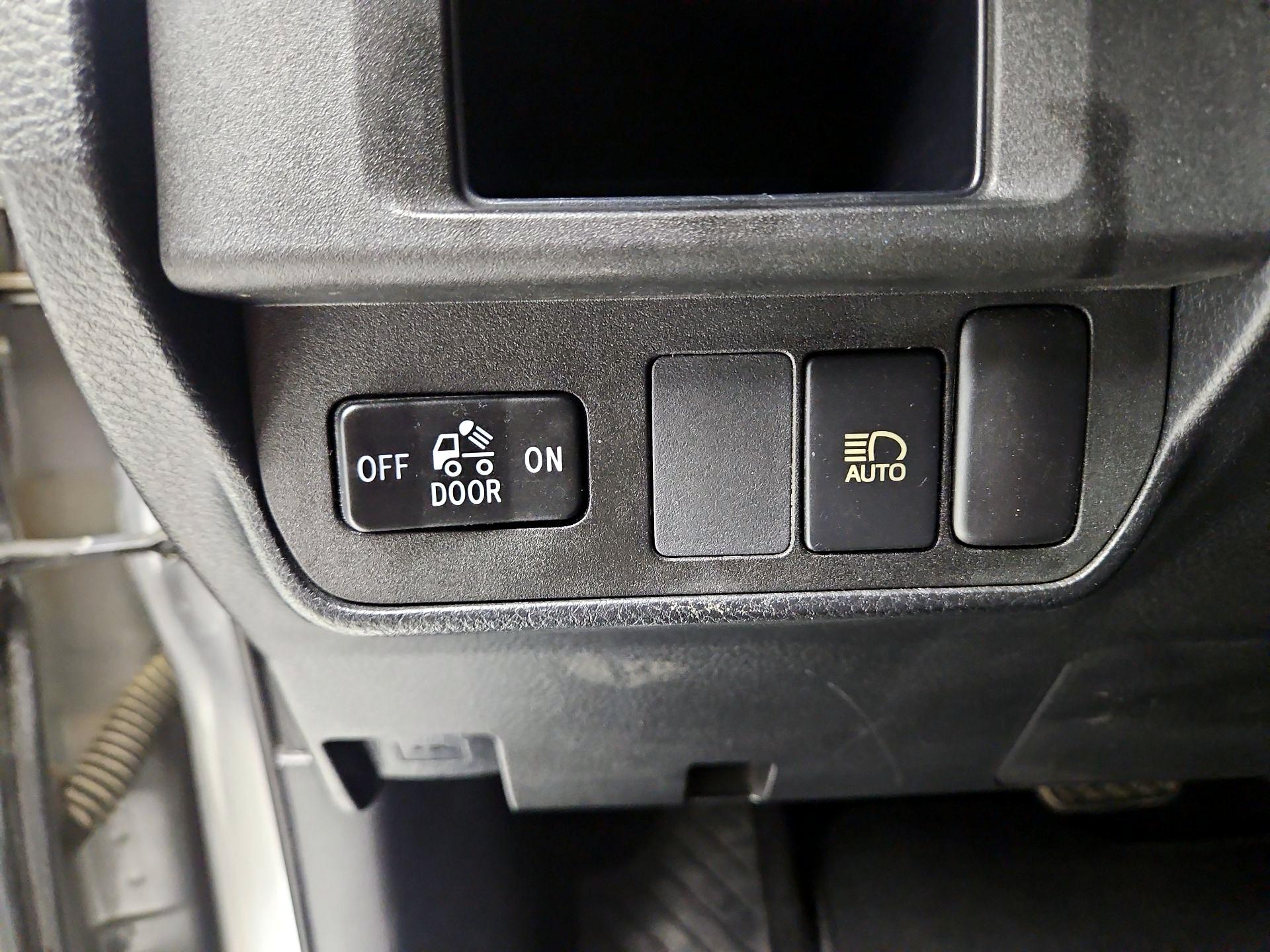 Thumbnail: 2018 Toyota Tacoma - 13