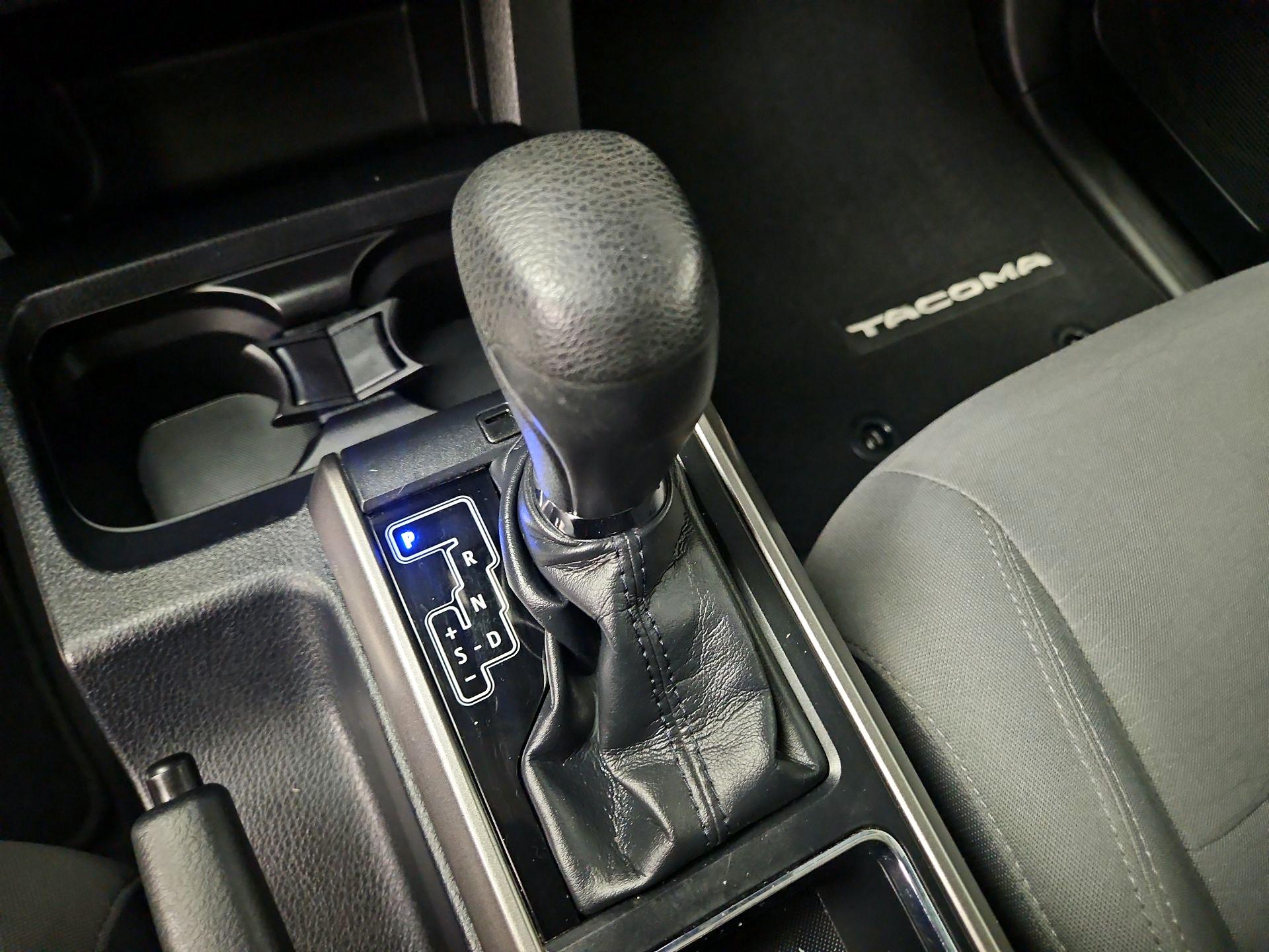 Thumbnail: 2018 Toyota Tacoma - 17