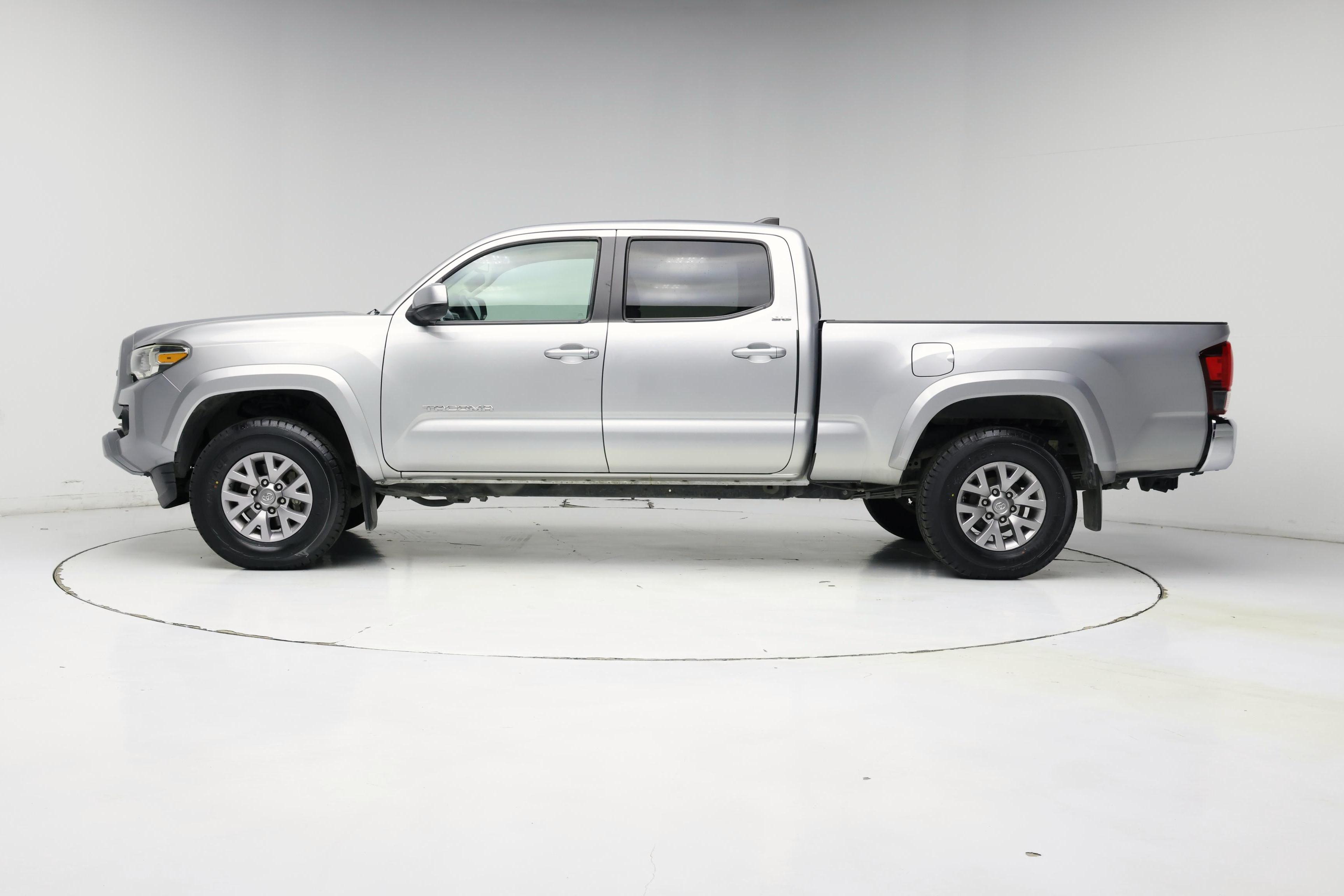 Thumbnail: 2018 Toyota Tacoma - 3