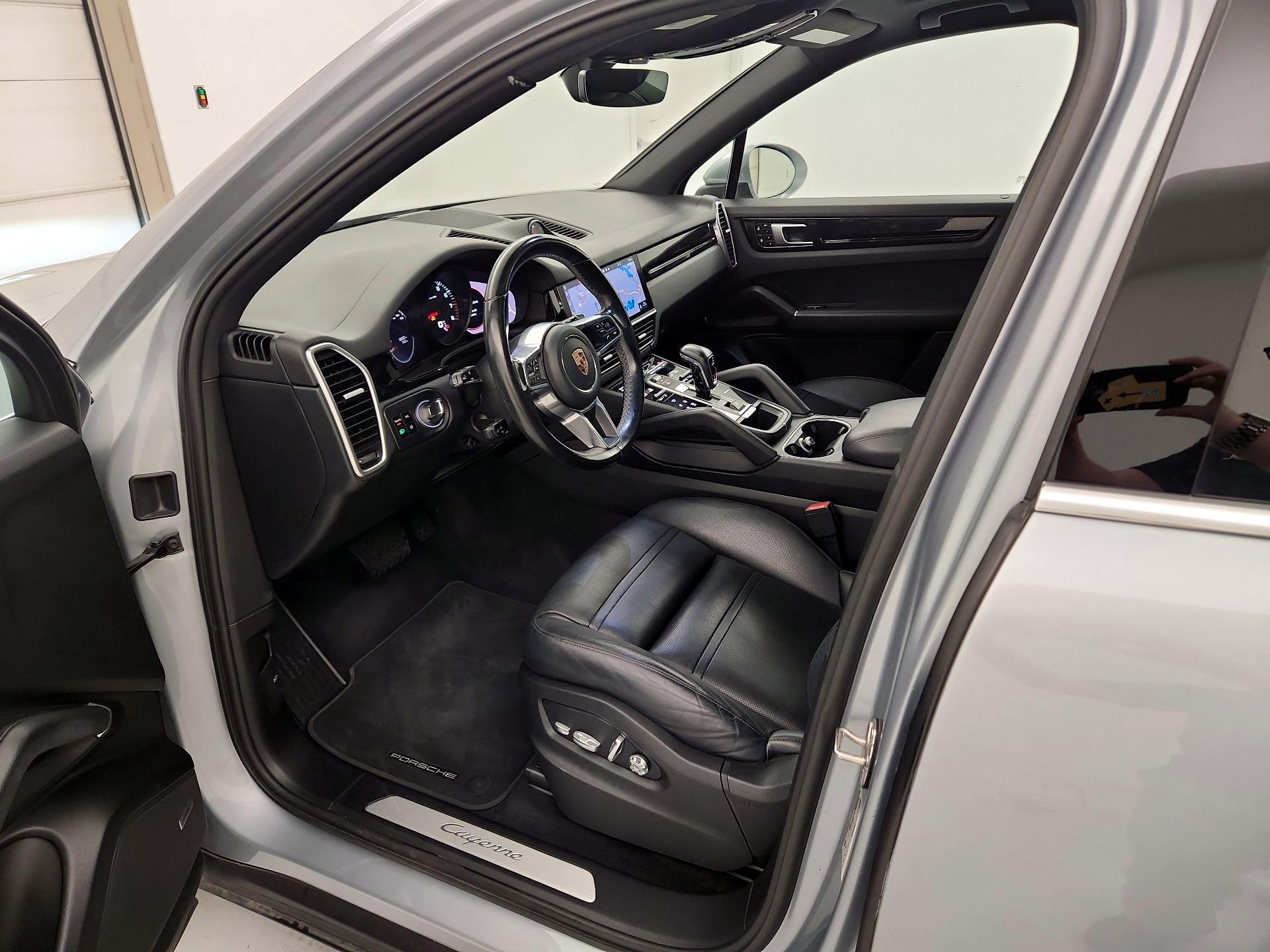 Thumbnail: 2020 Porsche Cayenne - 11