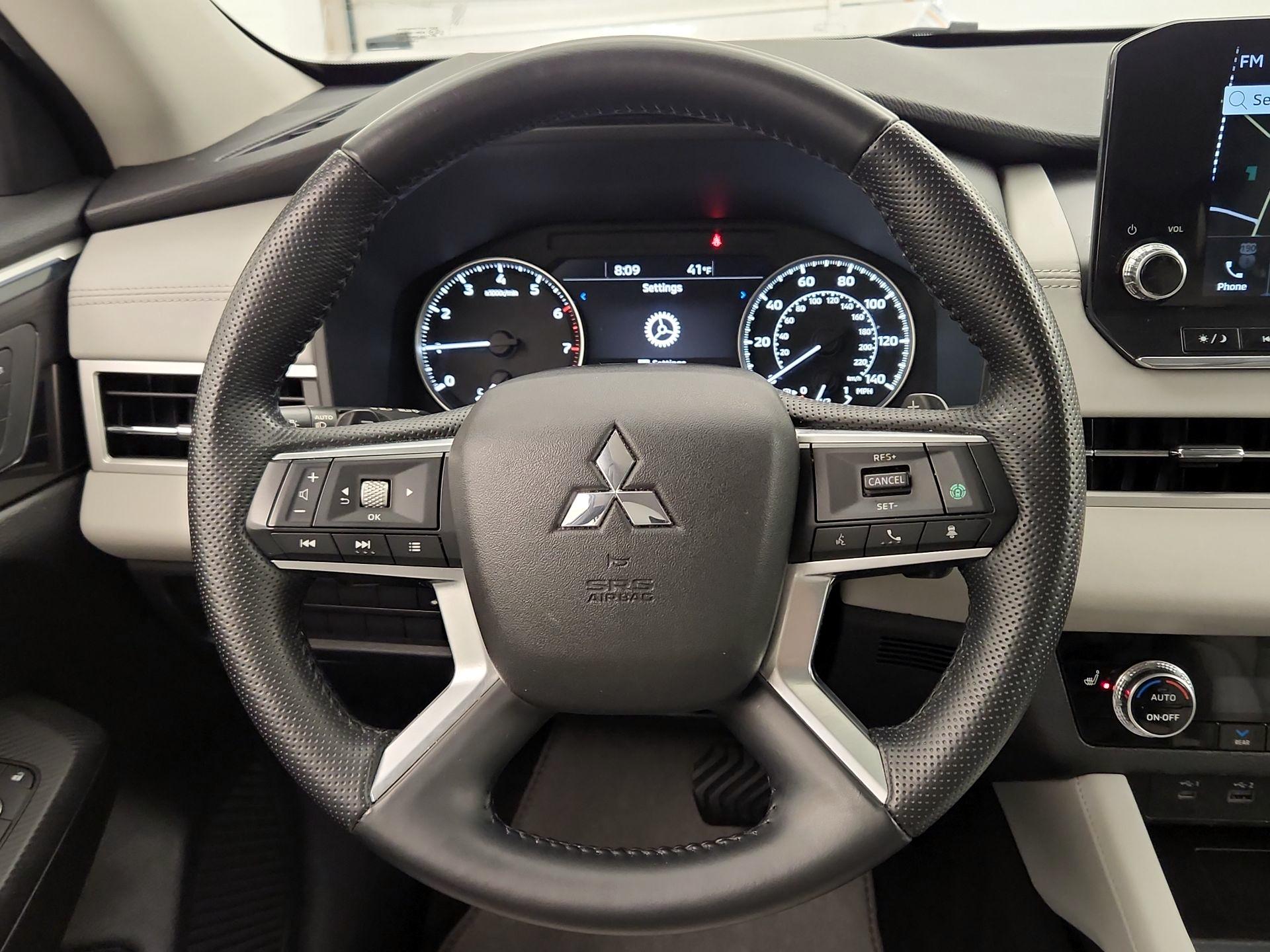 Thumbnail: 2022 Mitsubishi Outlander - 10