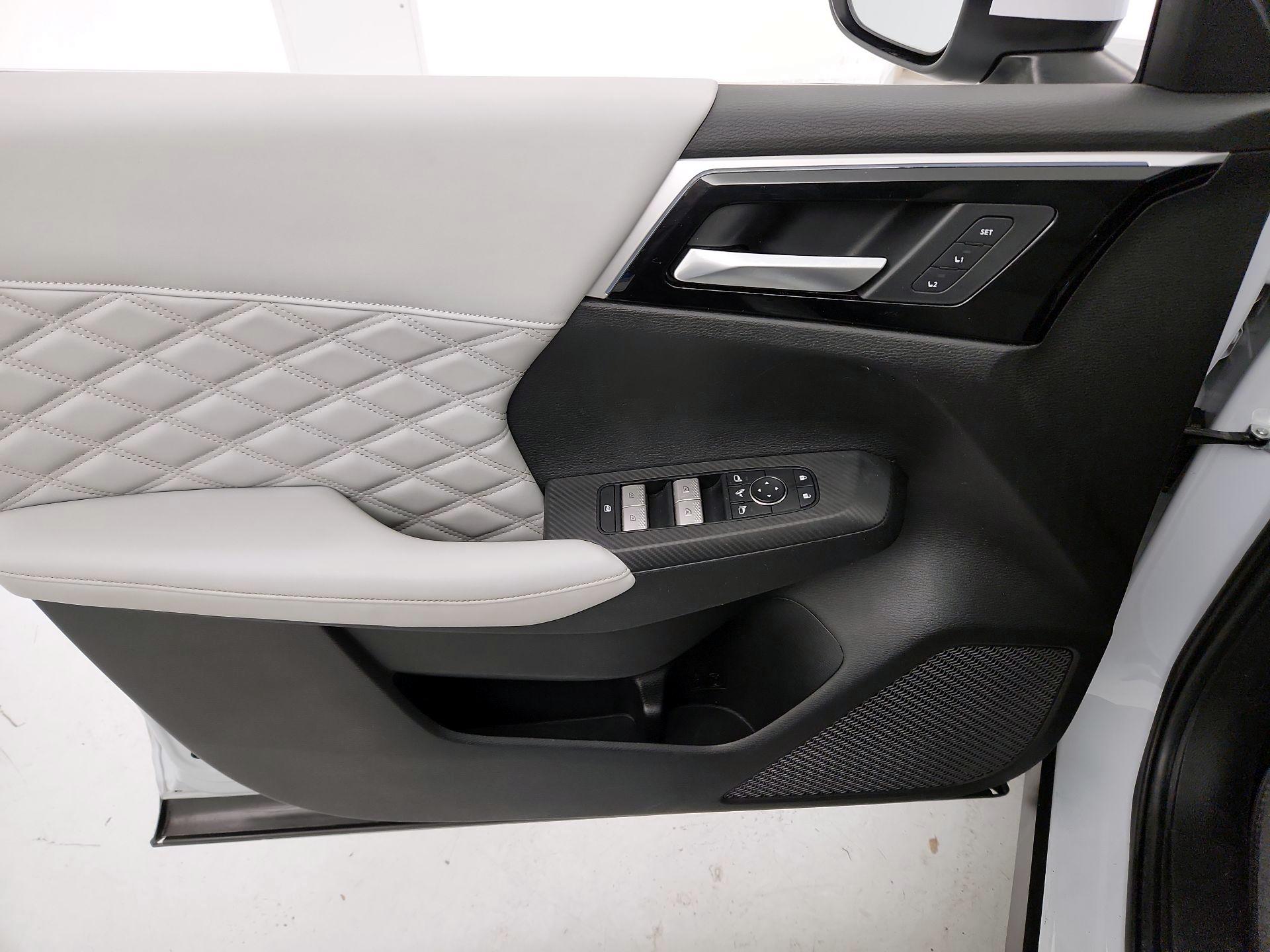 Thumbnail: 2022 Mitsubishi Outlander - 12