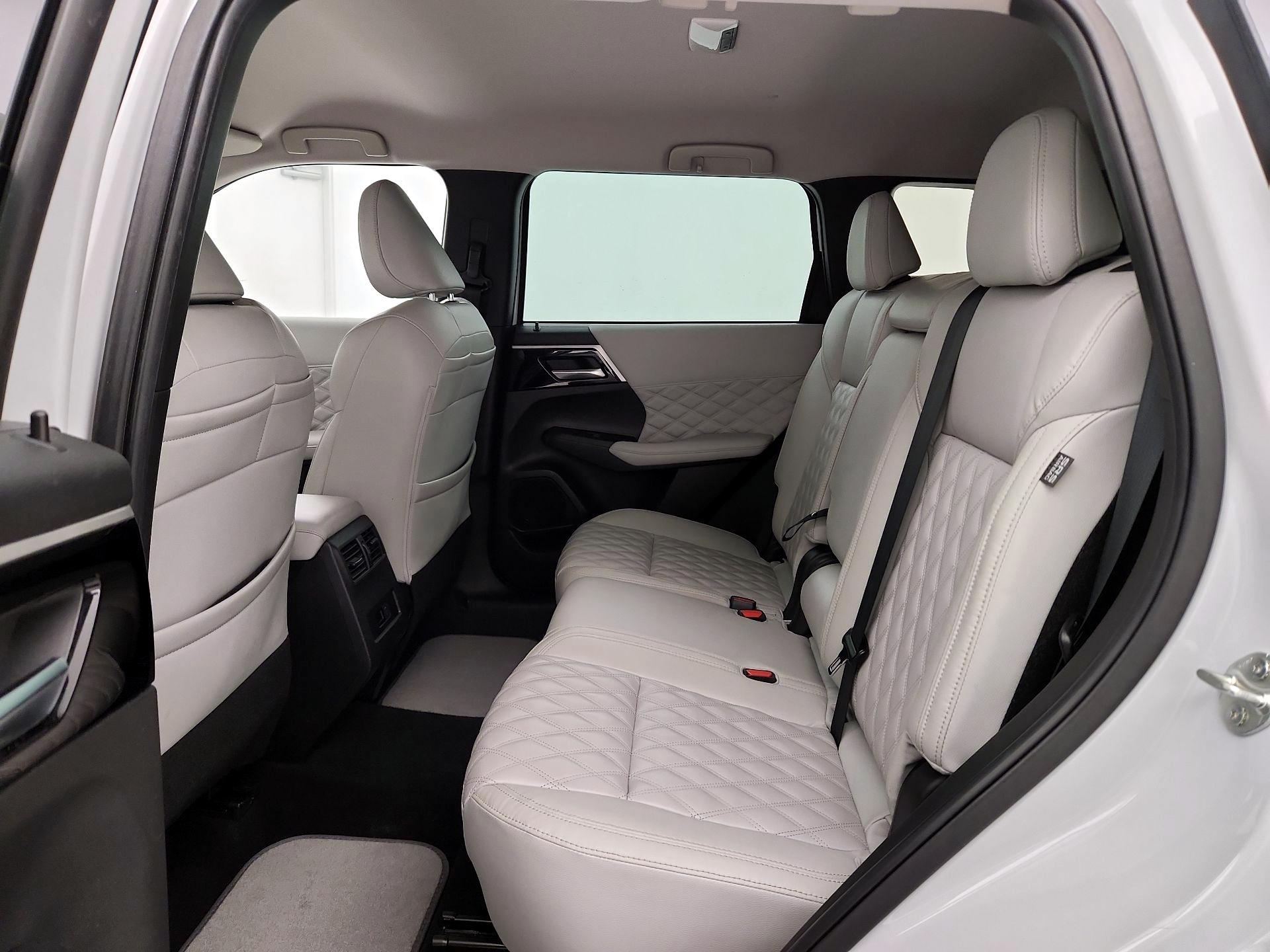 Thumbnail: 2022 Mitsubishi Outlander - 20