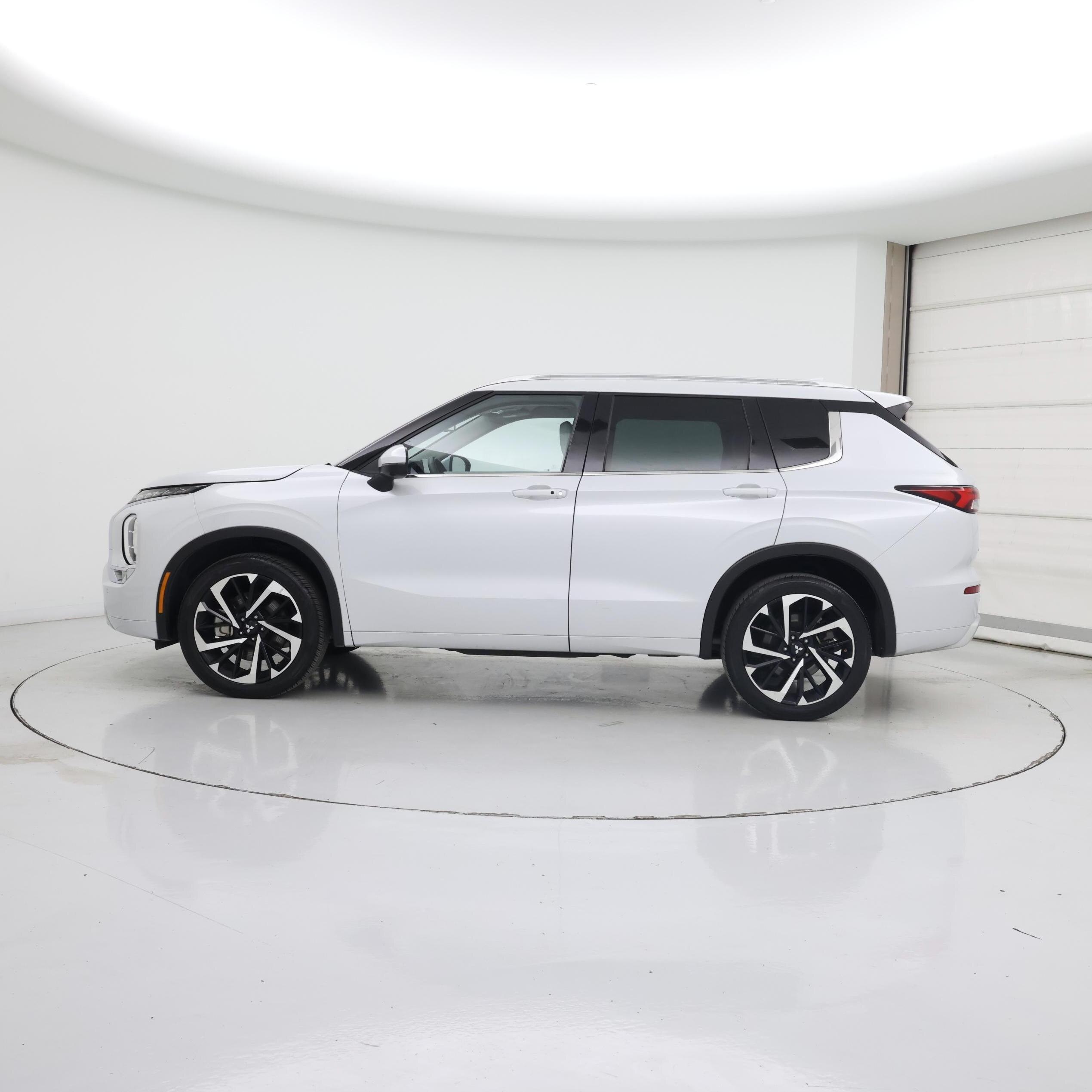 Thumbnail: 2022 Mitsubishi Outlander - 3