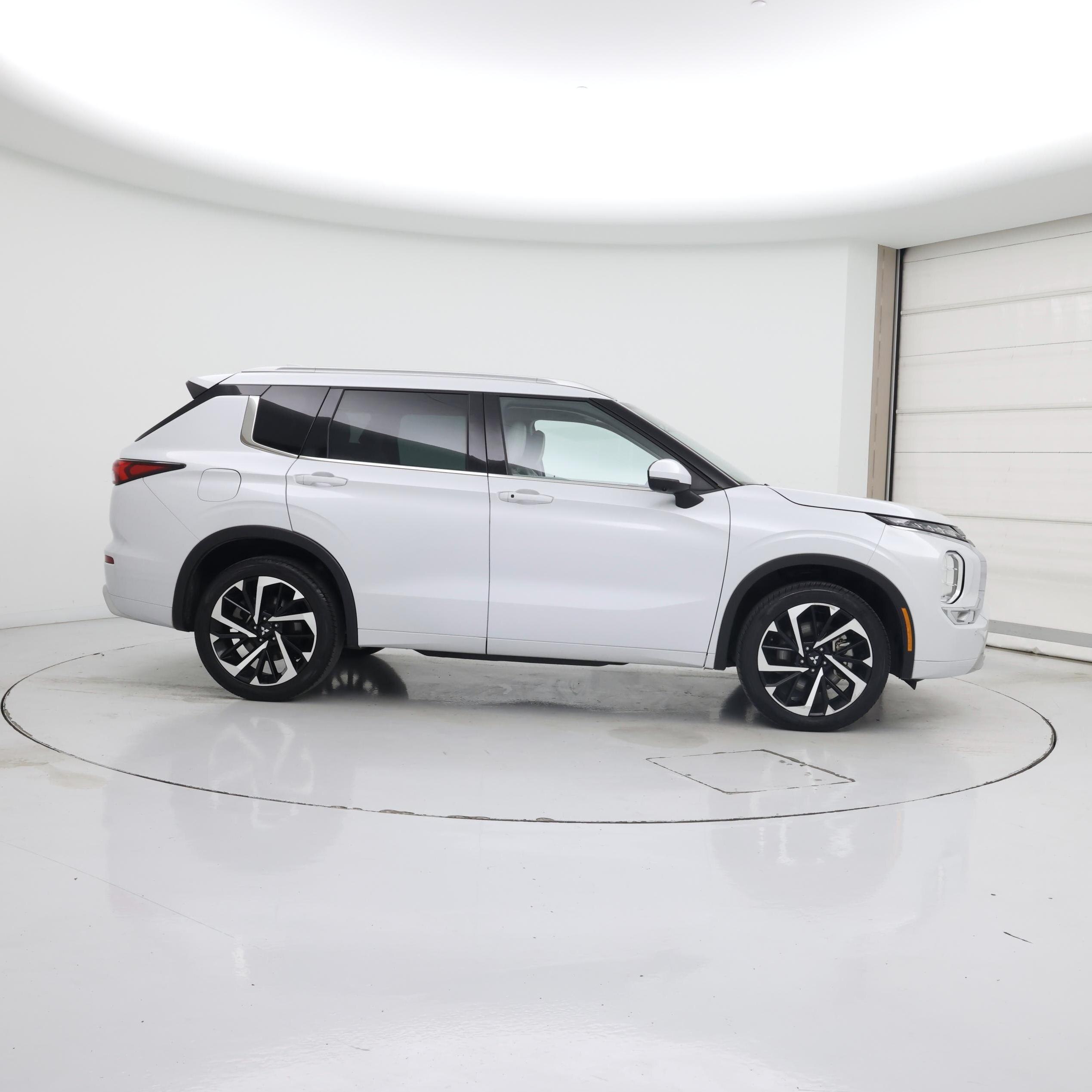 Thumbnail: 2022 Mitsubishi Outlander - 7
