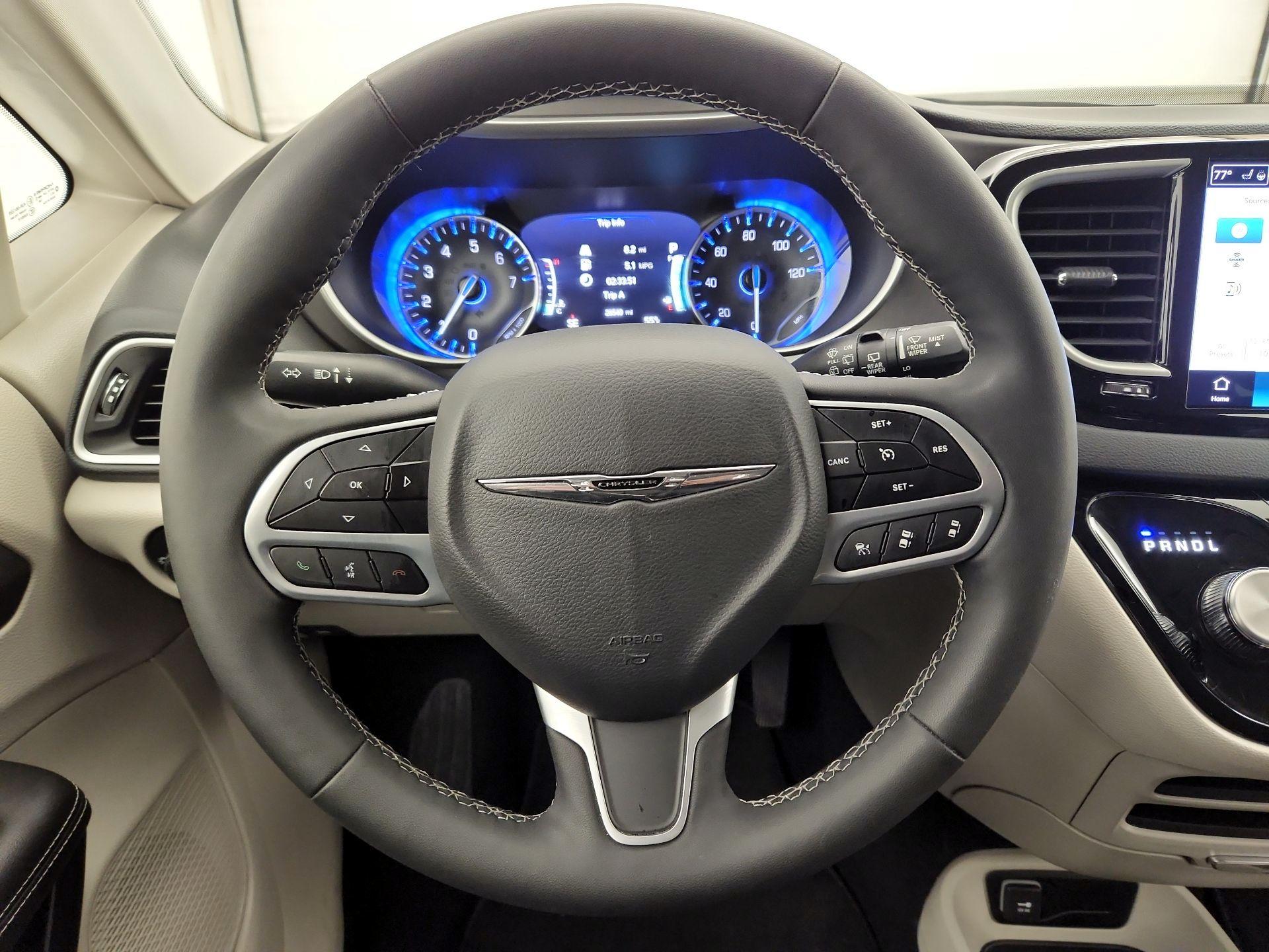 Thumbnail: 2024 Chrysler Pacifica - 10