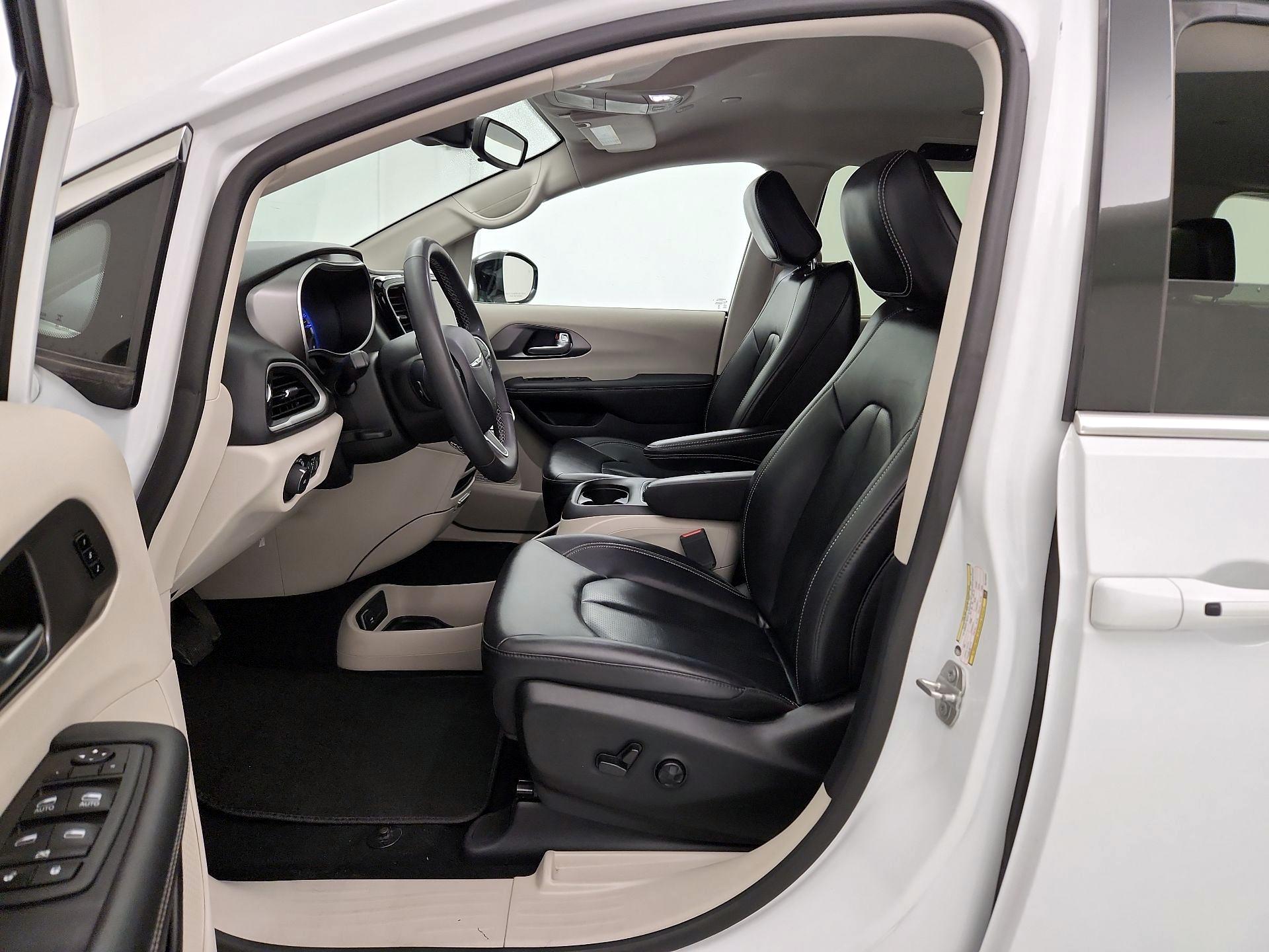 Thumbnail: 2024 Chrysler Pacifica - 11