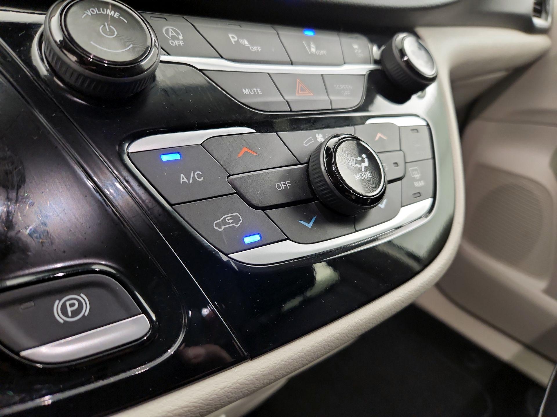 Thumbnail: 2024 Chrysler Pacifica - 16