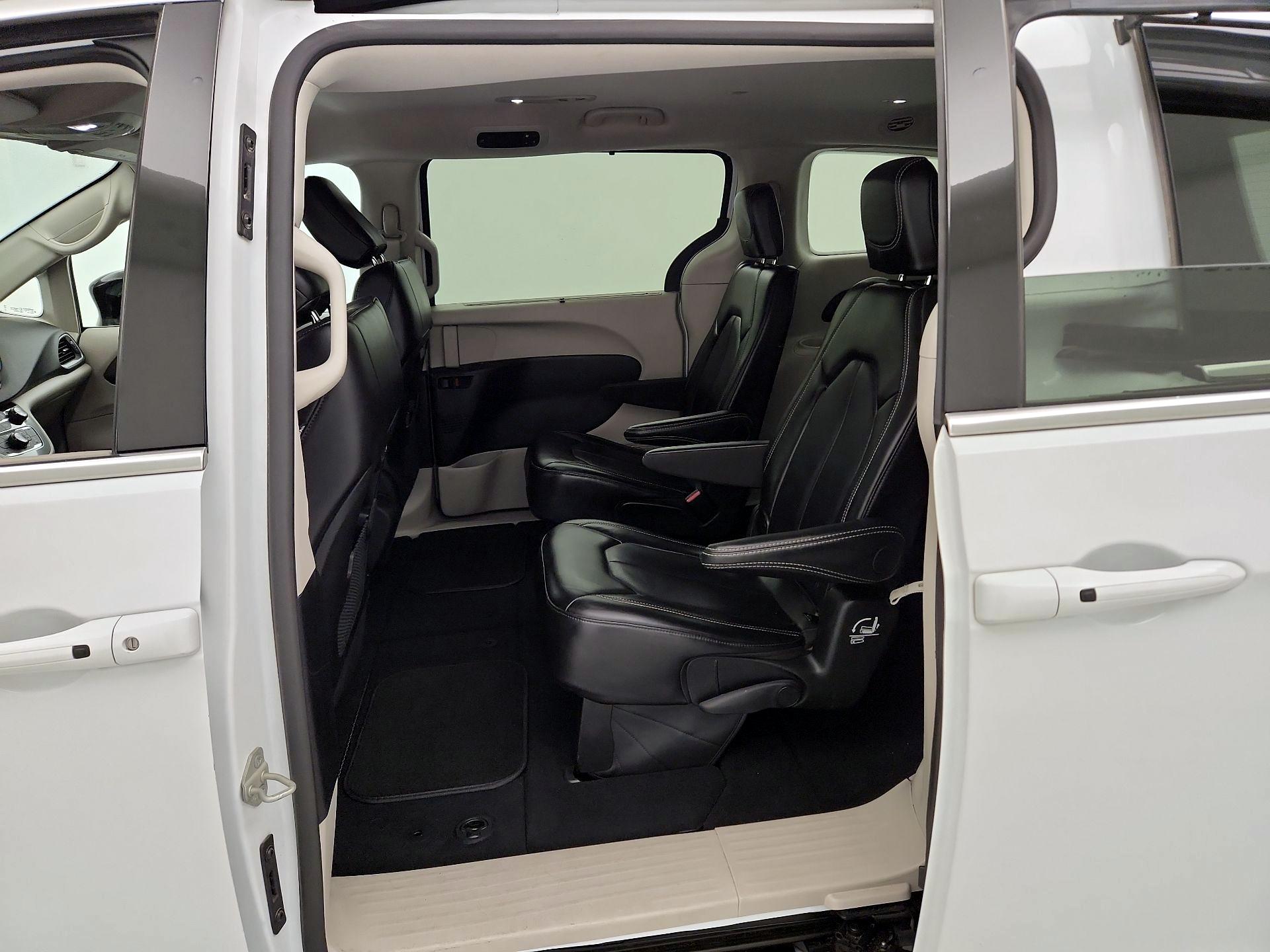 Thumbnail: 2024 Chrysler Pacifica - 19