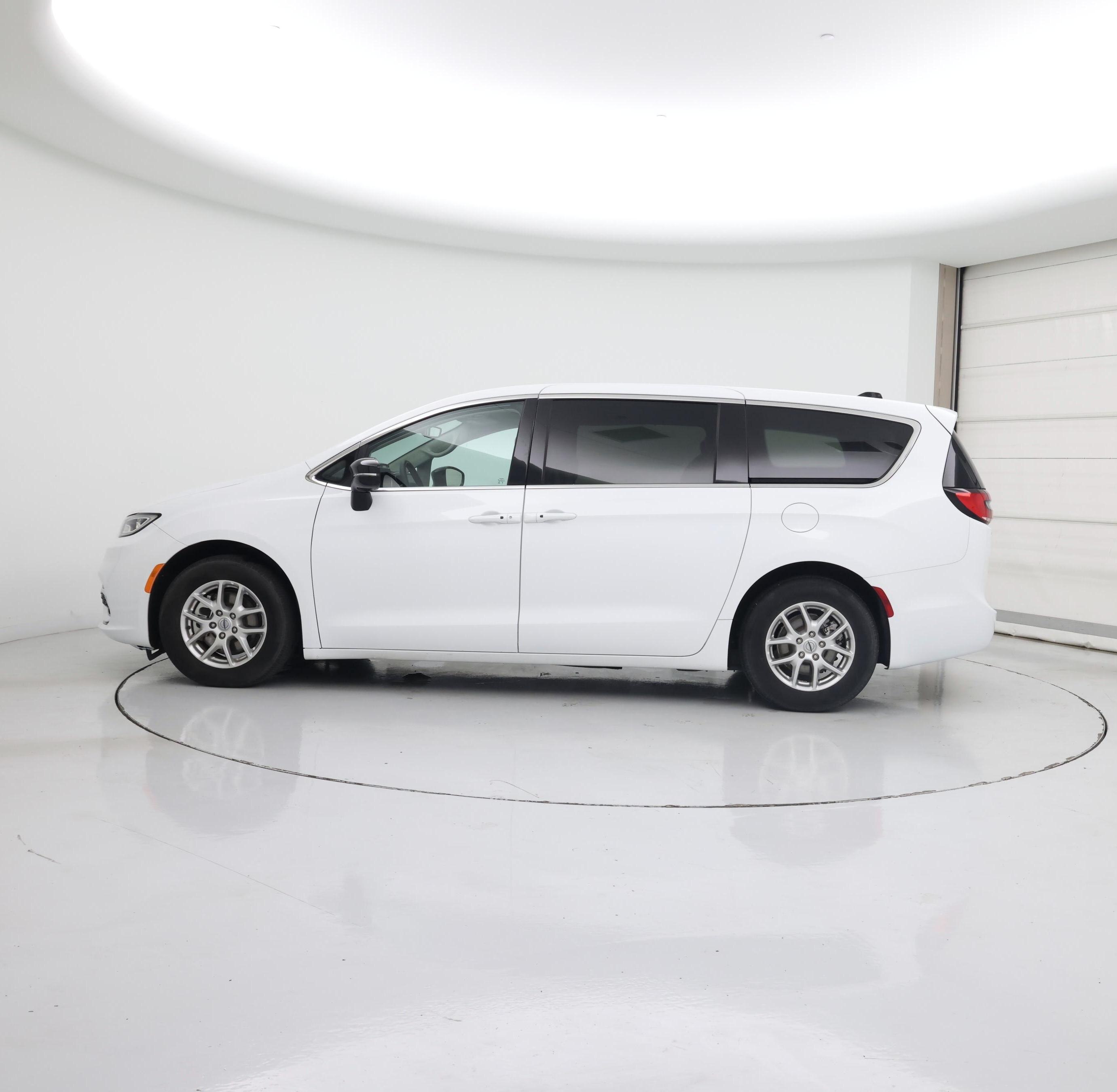 Thumbnail: 2024 Chrysler Pacifica - 3