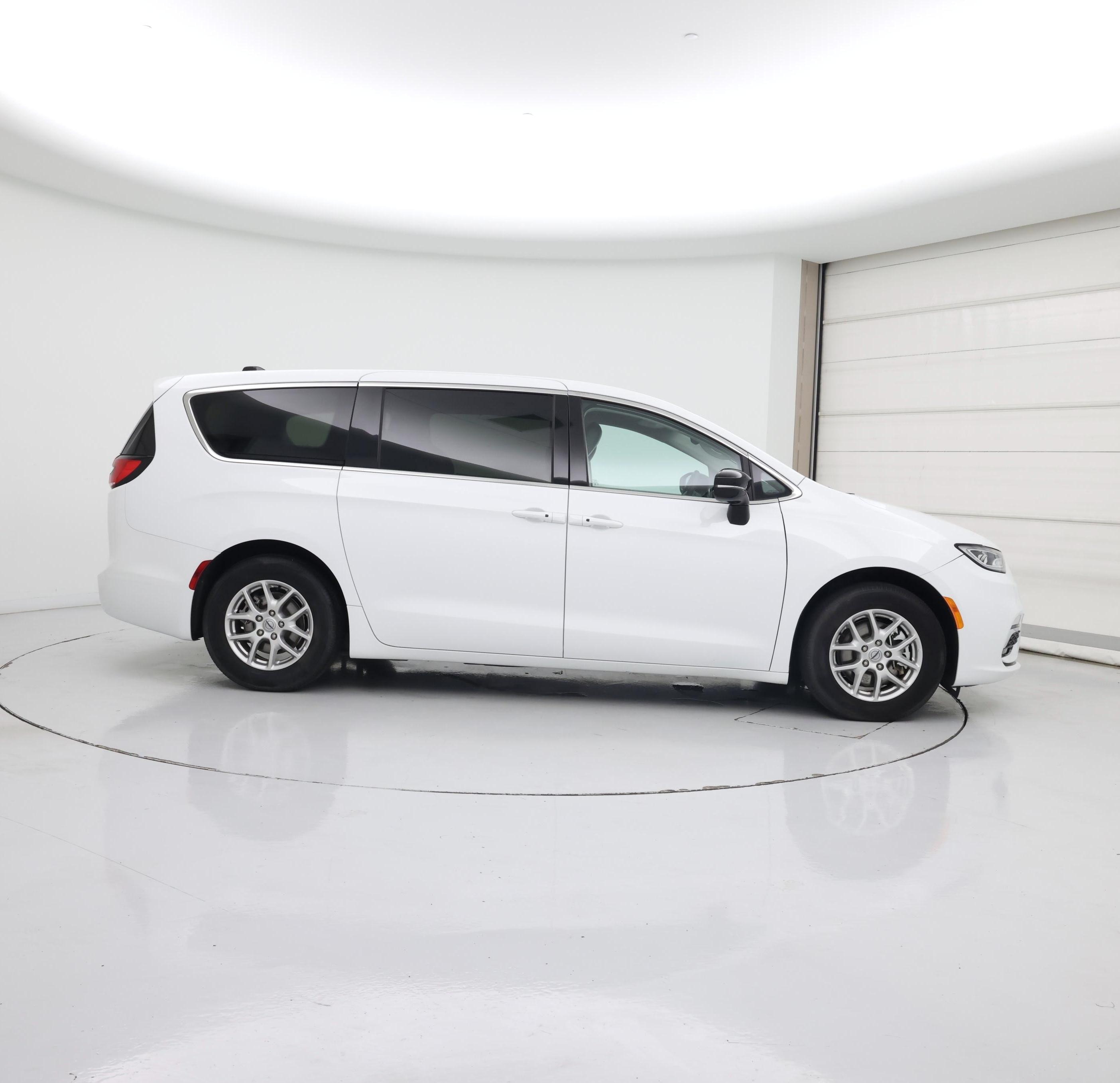 Thumbnail: 2024 Chrysler Pacifica - 7