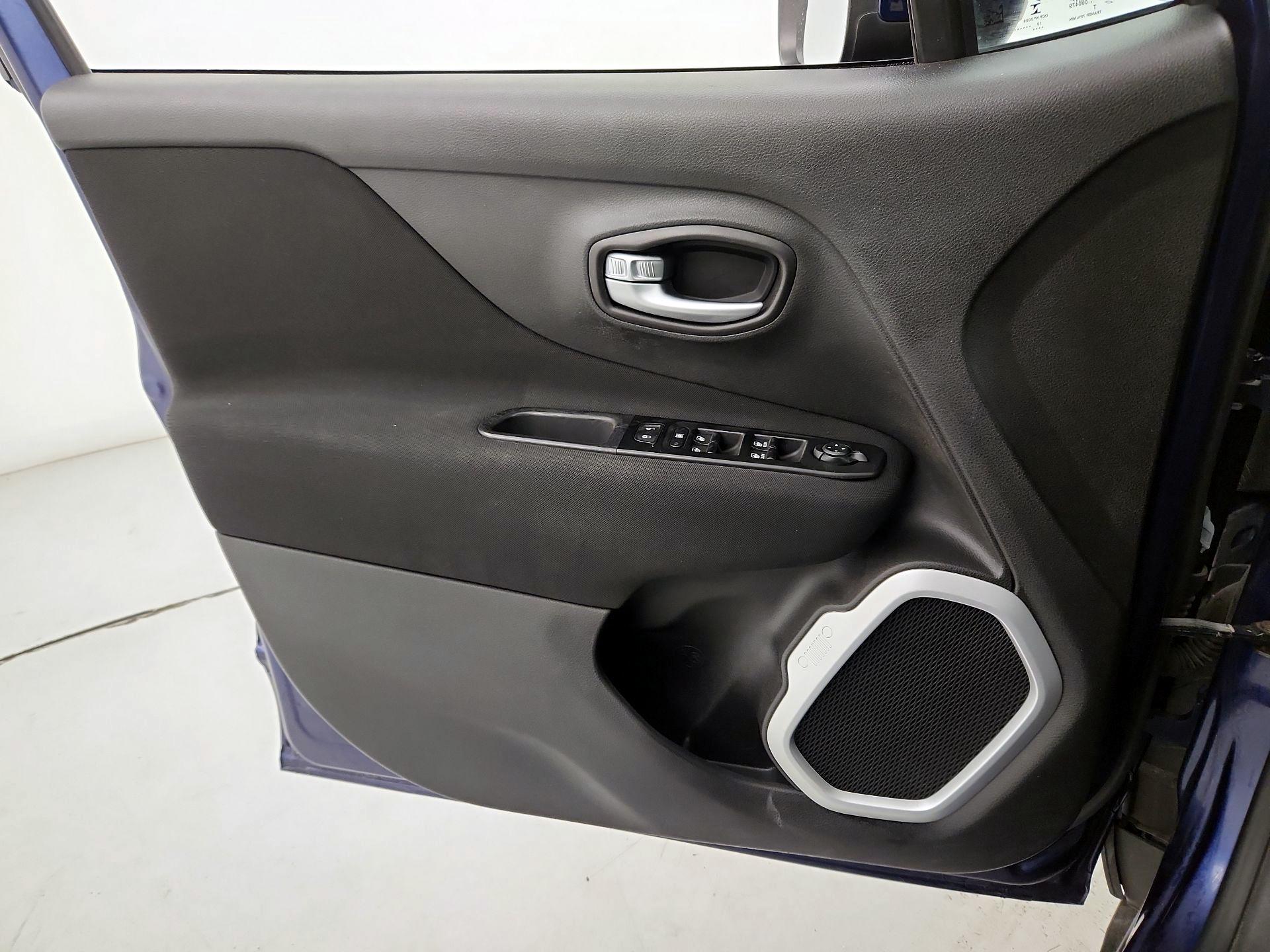 Thumbnail: 2020 Jeep Renegade - 12