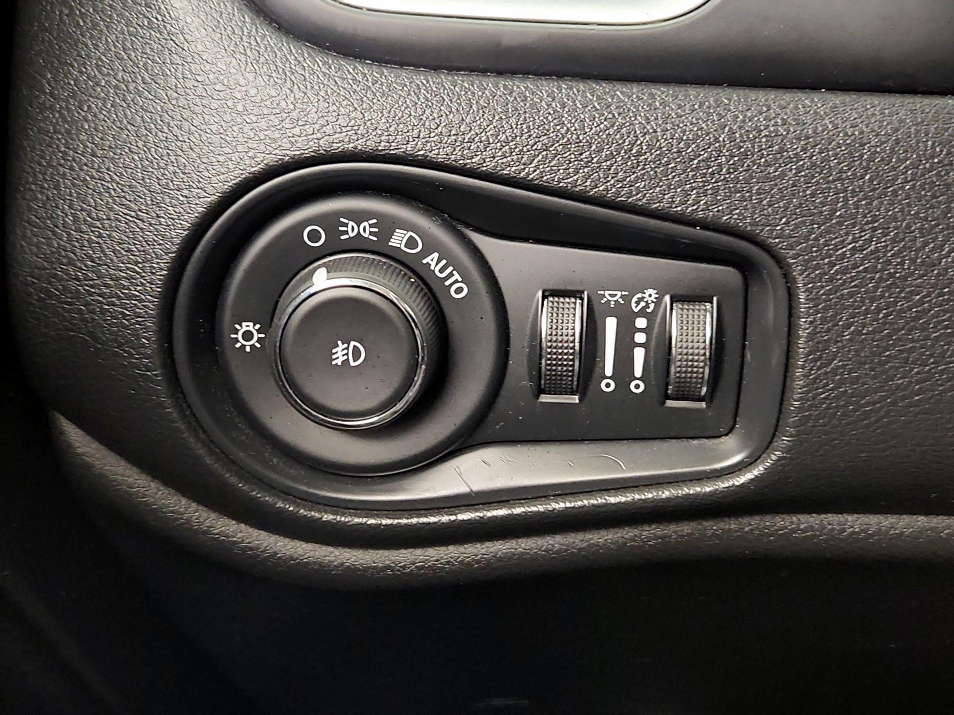 Thumbnail: 2020 Jeep Renegade - 13