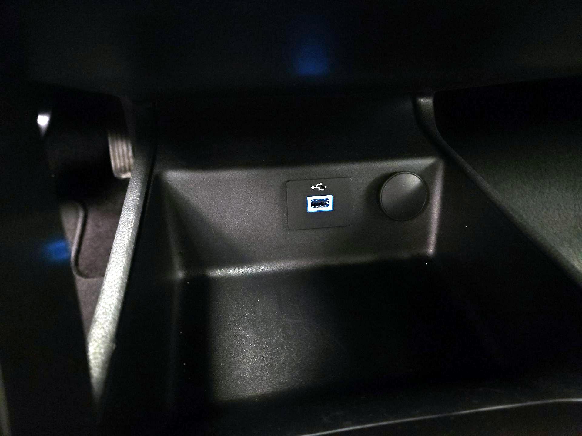 Thumbnail: 2017 Ford Fusion - 18