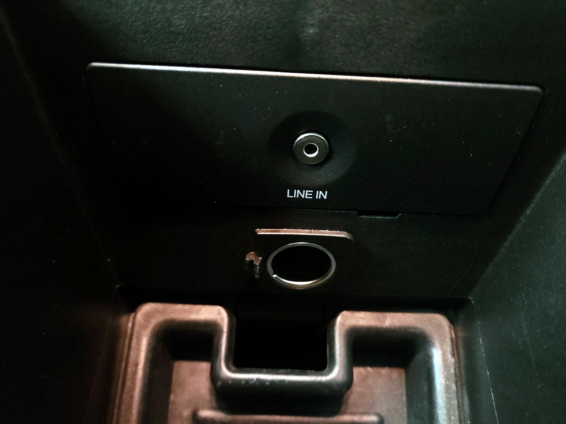 Thumbnail: 2014 Ford Edge - 17