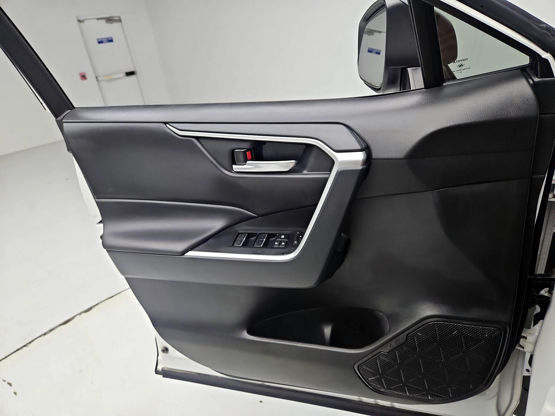 Thumbnail: 2025 Toyota RAV4 - 12