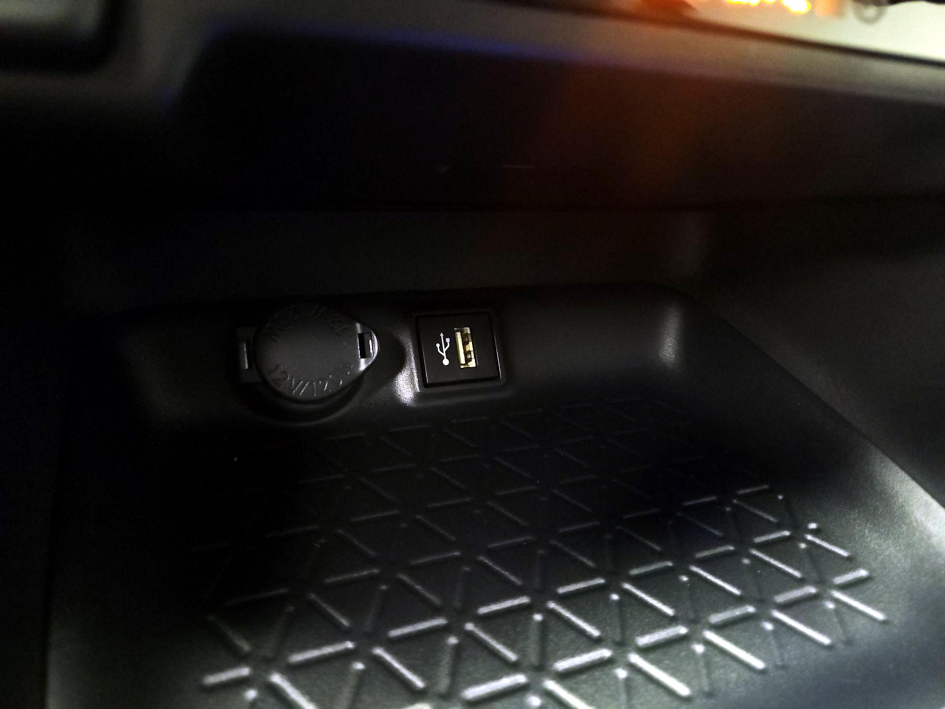 Thumbnail: 2025 Toyota RAV4 - 18