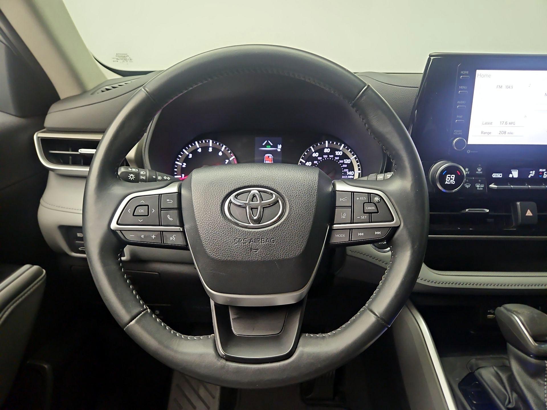 Thumbnail: 2022 Toyota Highlander - 10