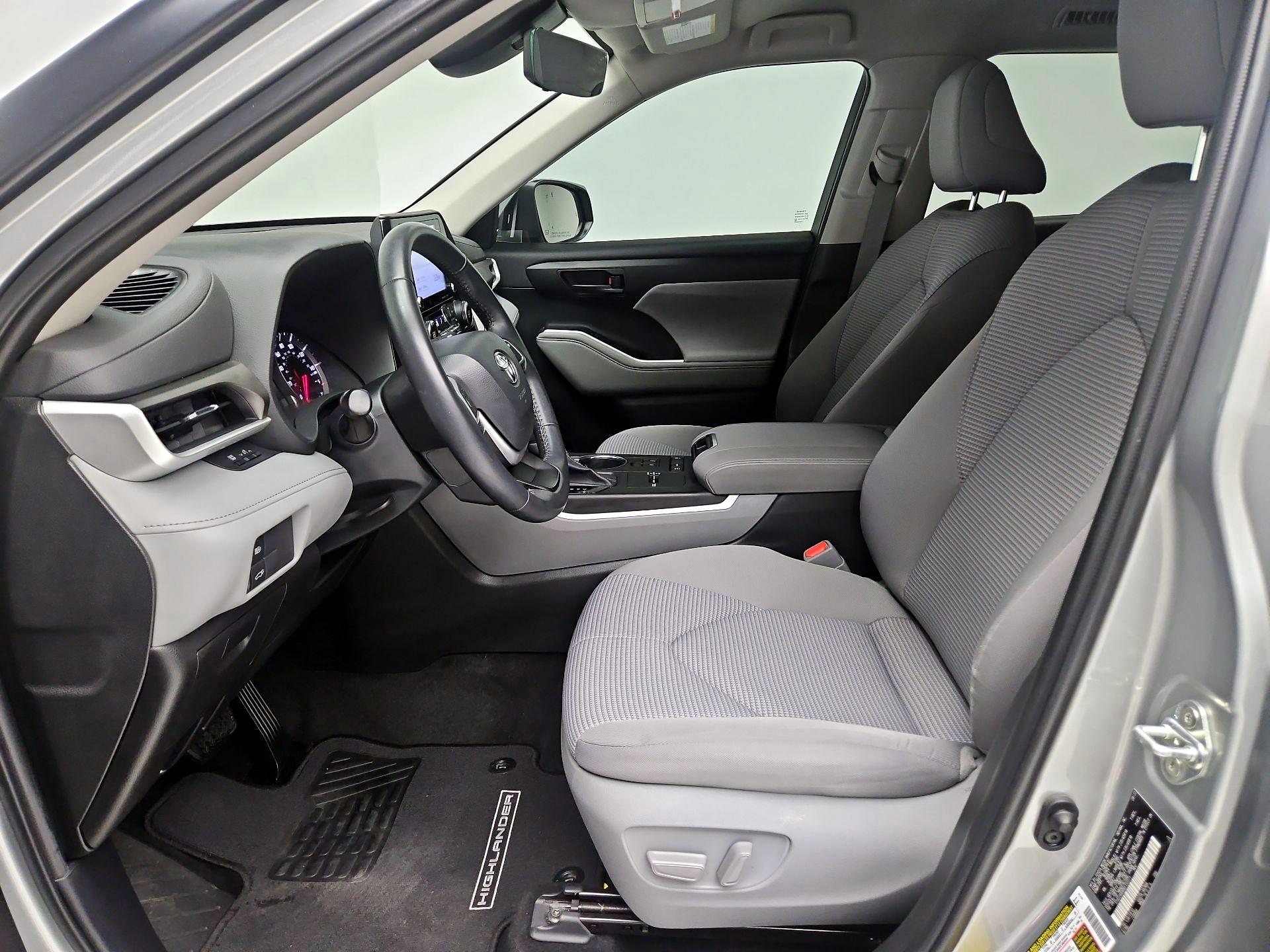 Thumbnail: 2022 Toyota Highlander - 11