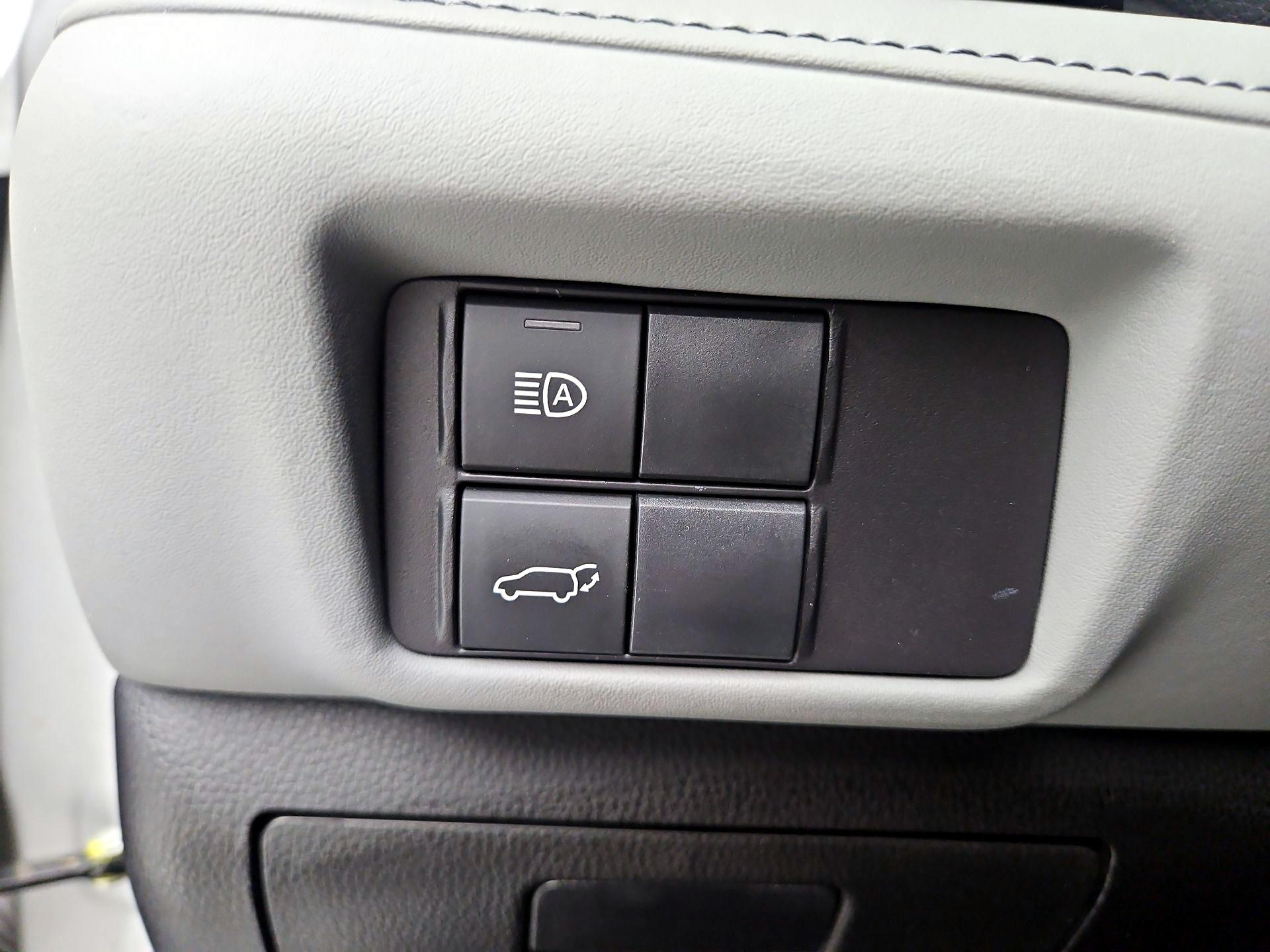 Thumbnail: 2022 Toyota Highlander - 13