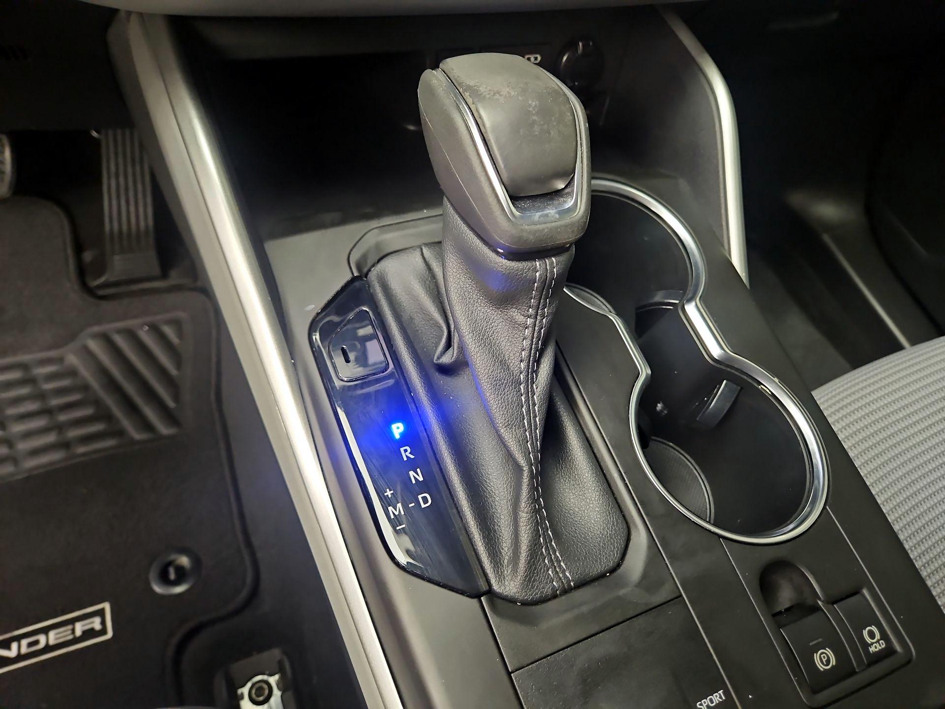 Thumbnail: 2022 Toyota Highlander - 17