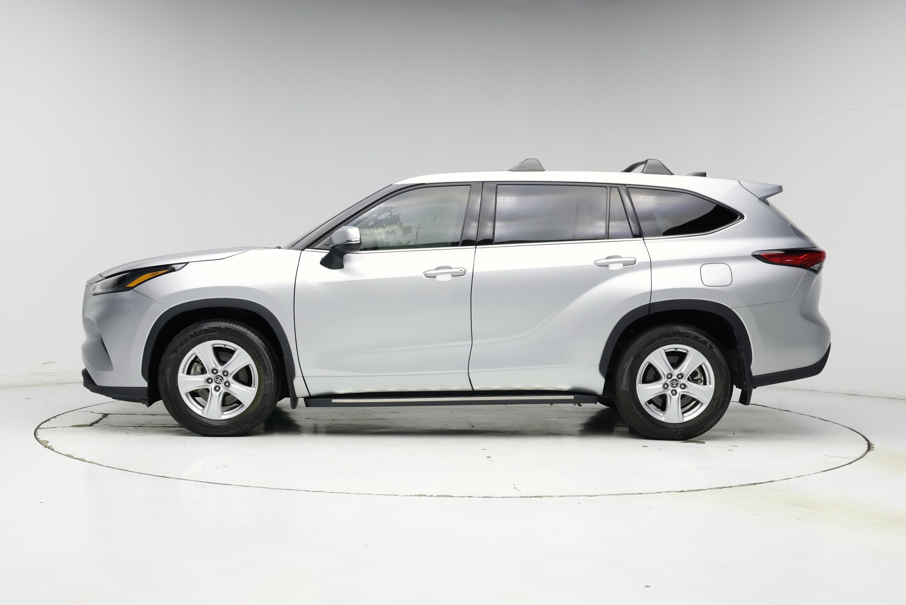 Thumbnail: 2022 Toyota Highlander - 3