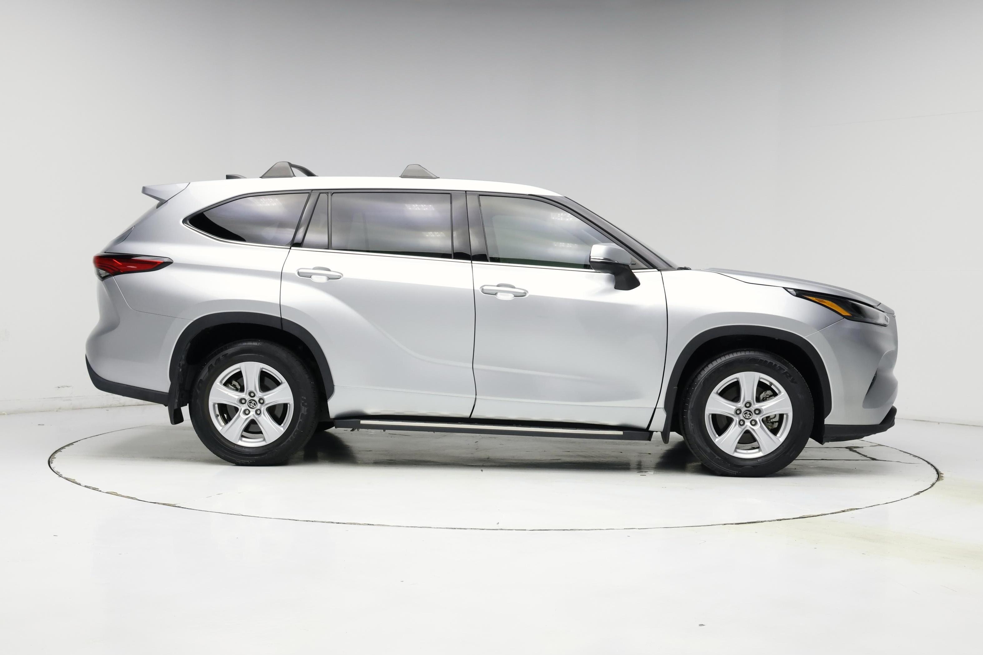 Thumbnail: 2022 Toyota Highlander - 7