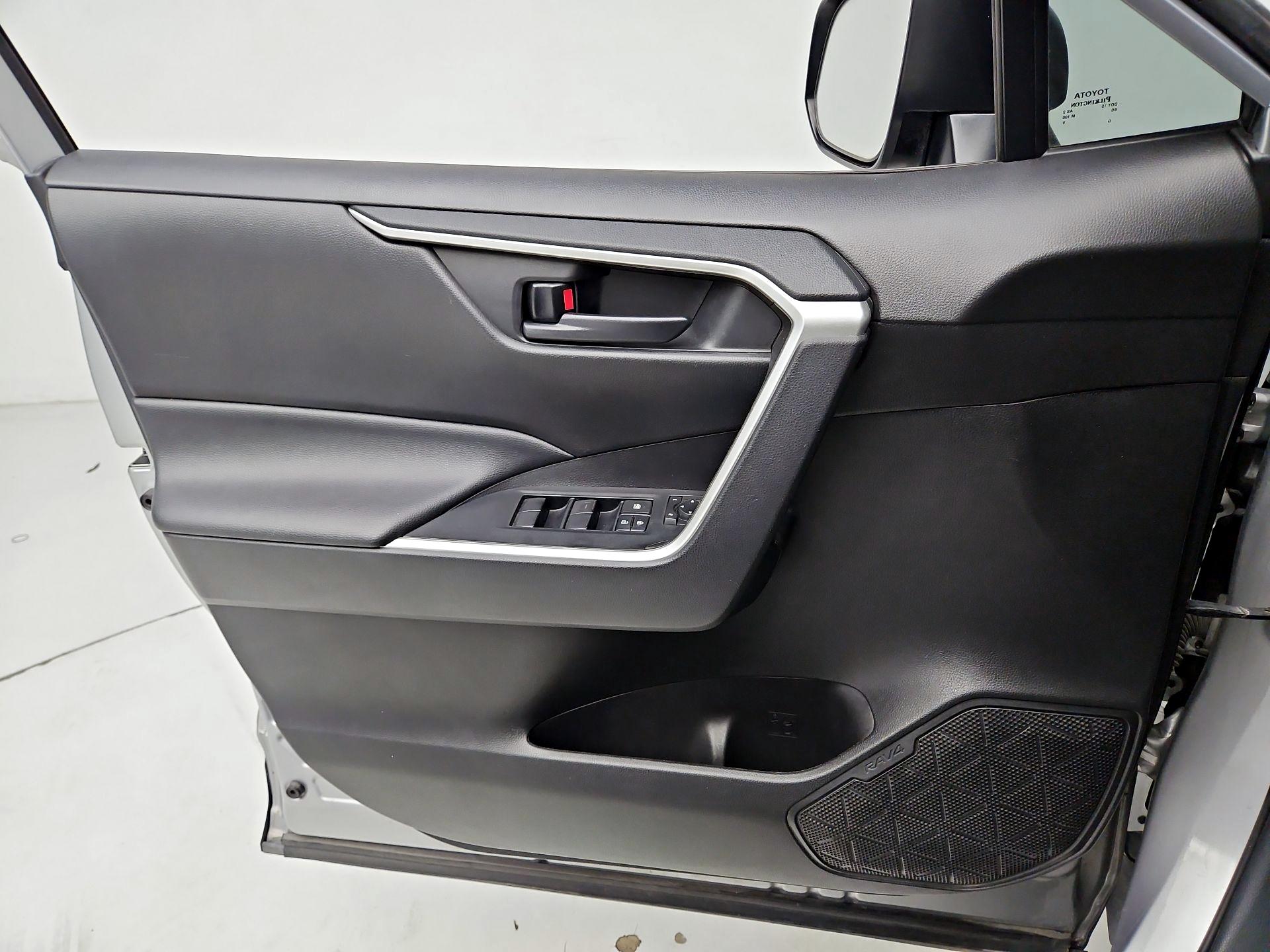 Thumbnail: 2021 Toyota RAV4 - 12