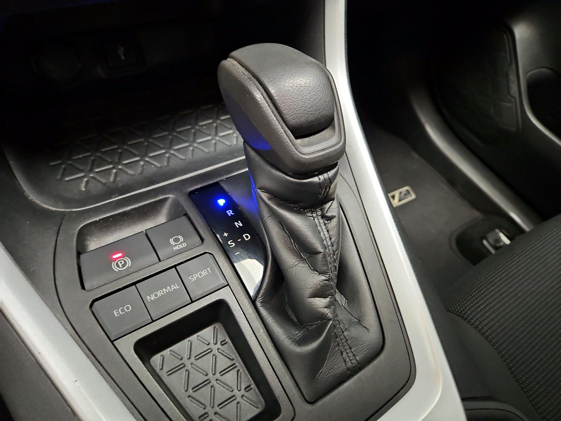 Thumbnail: 2021 Toyota RAV4 - 16