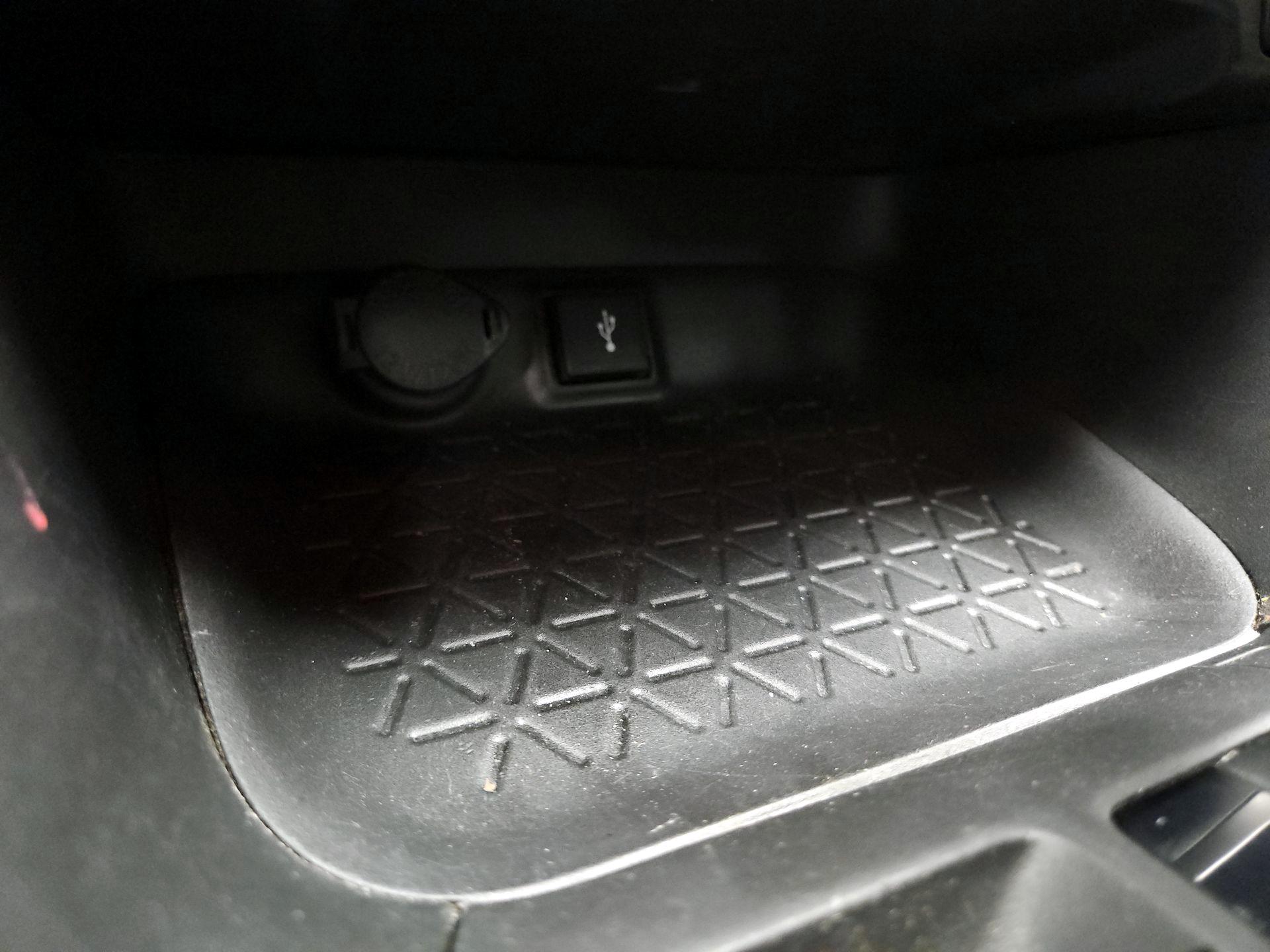 Thumbnail: 2021 Toyota RAV4 - 18