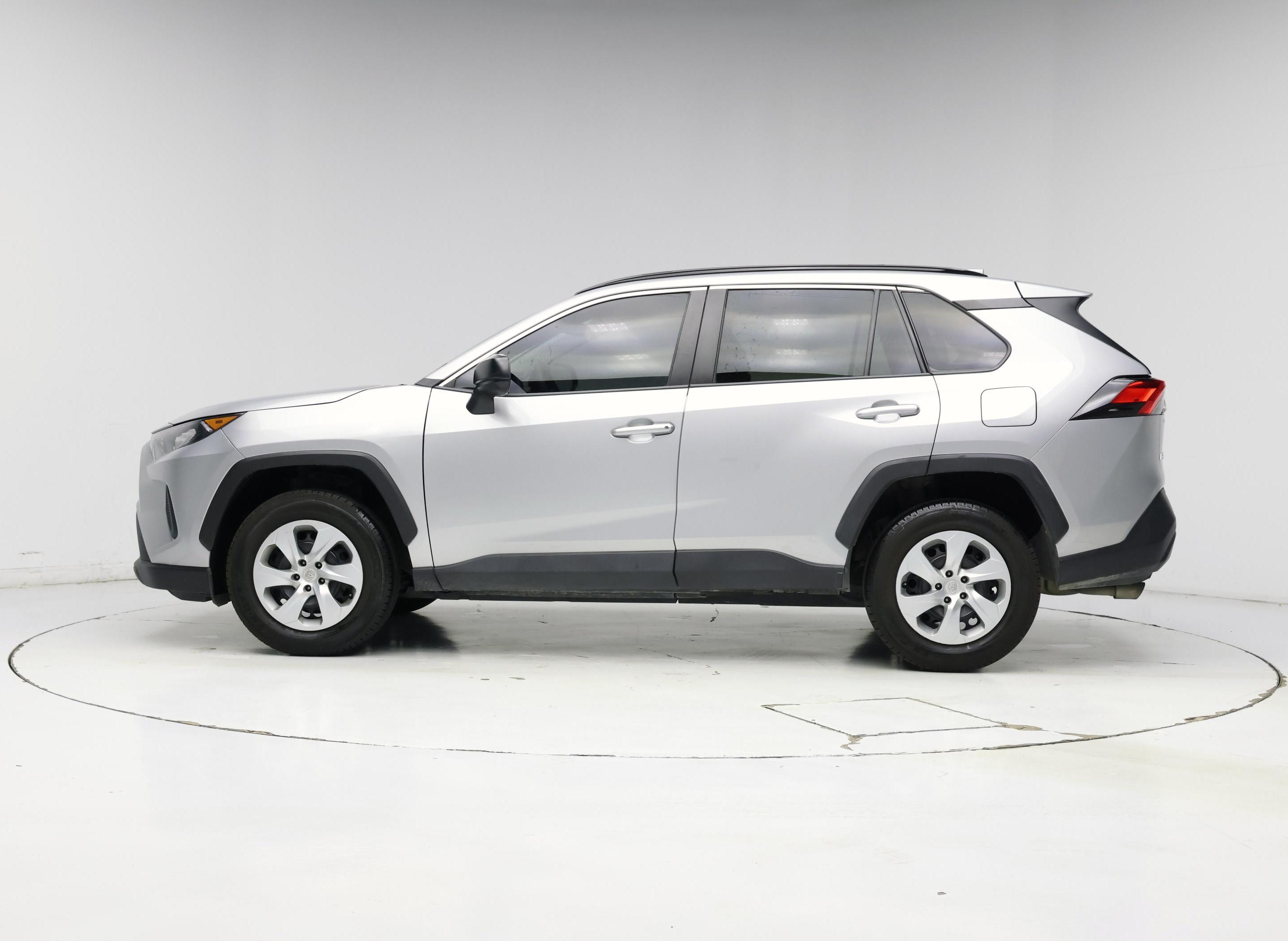 Thumbnail: 2021 Toyota RAV4 - 3