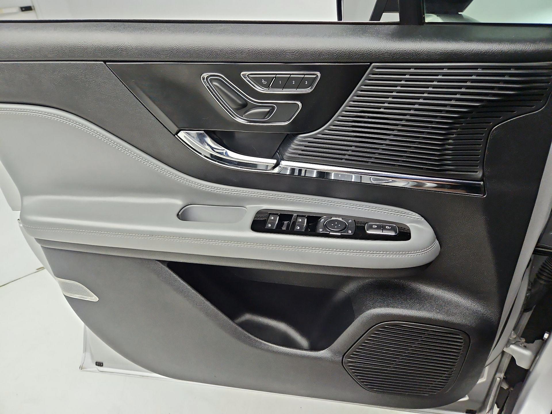 Thumbnail: 2020 Lincoln Corsair - 12