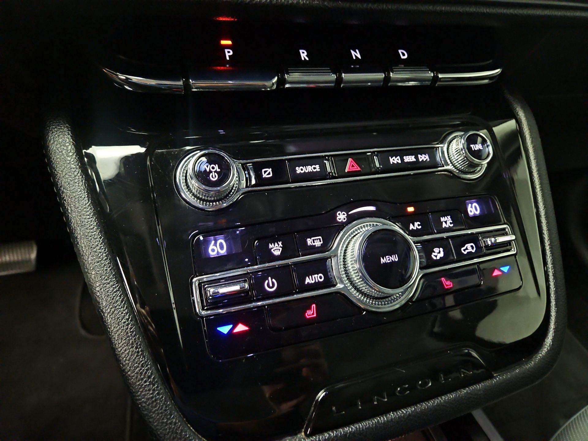 Thumbnail: 2020 Lincoln Corsair - 16