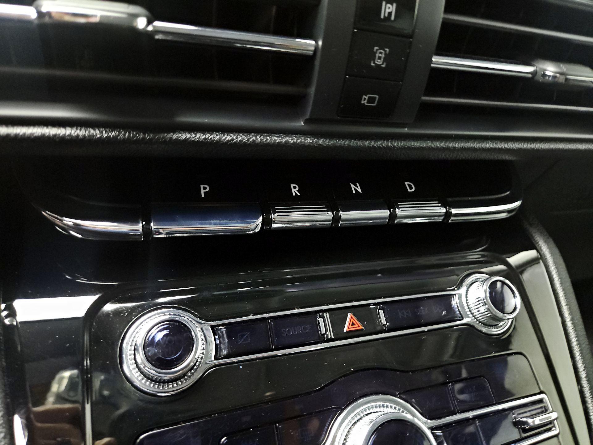 Thumbnail: 2020 Lincoln Corsair - 17