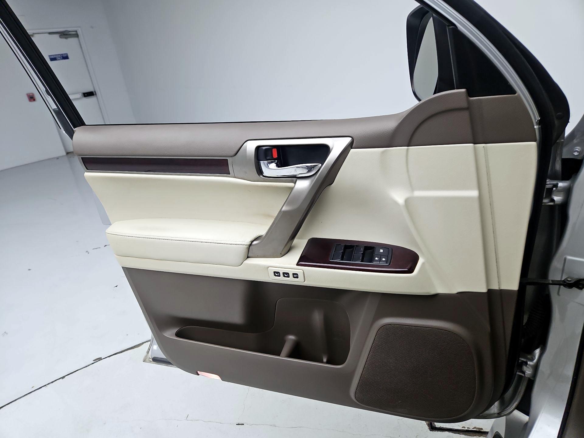 Thumbnail: 2016 Lexus GX - 12